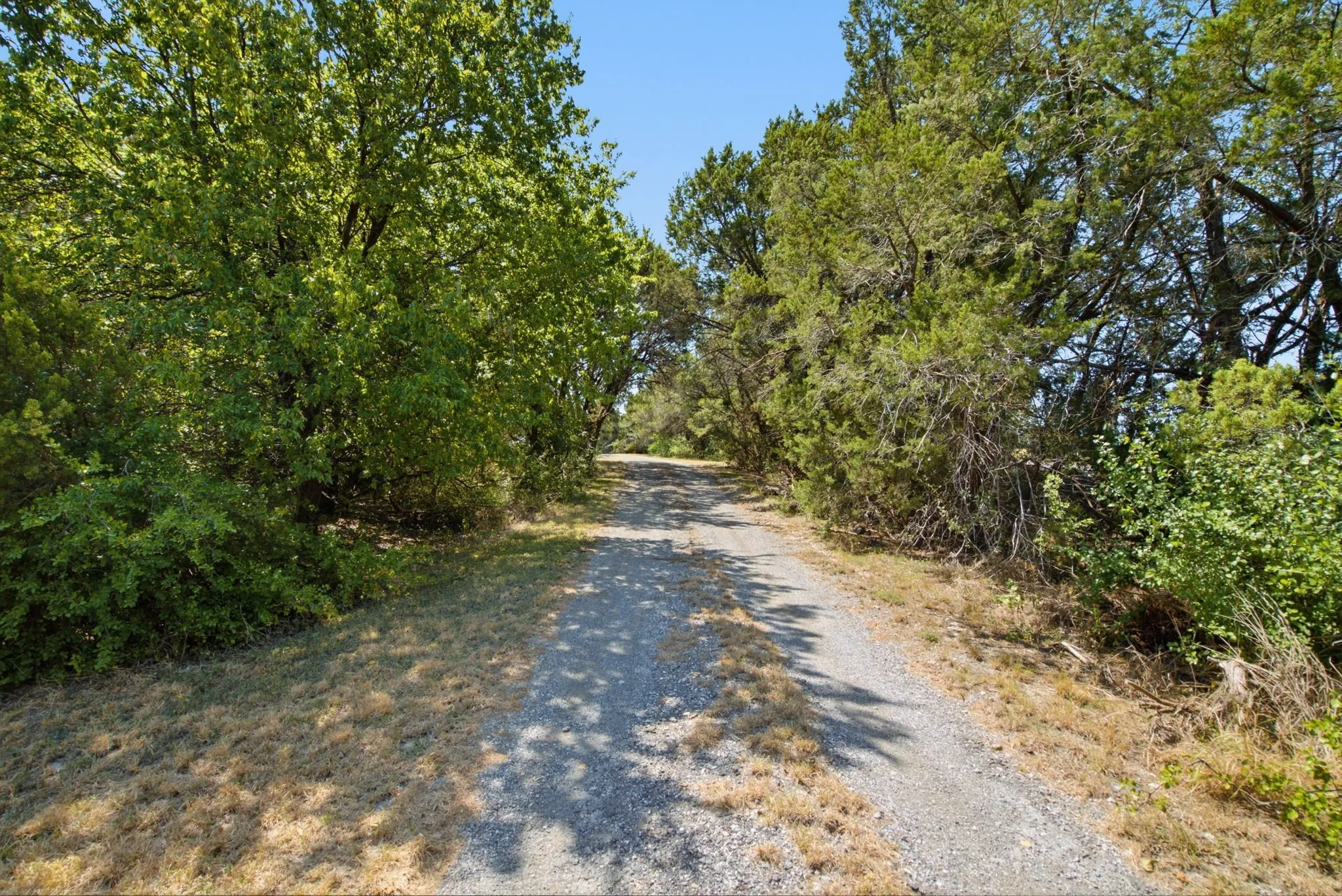 Single Family Residence For Sale in Hood County , 135 Indian Mountain Court, Granbury, Texas 76048, 3 Bedroom, 2 Bathroom, 1 Garage spaces, 1,632 Sqft, built in 1972, Price $759,900, mls#21356243, Real Estate Agent in Granbury, Homes For Sale in Hood county, Homes For Sale in Granbury, Realtor in Granbury Texas, Real Estate Brokerage Independent Realty Texas, Luminita Cordes Realtor