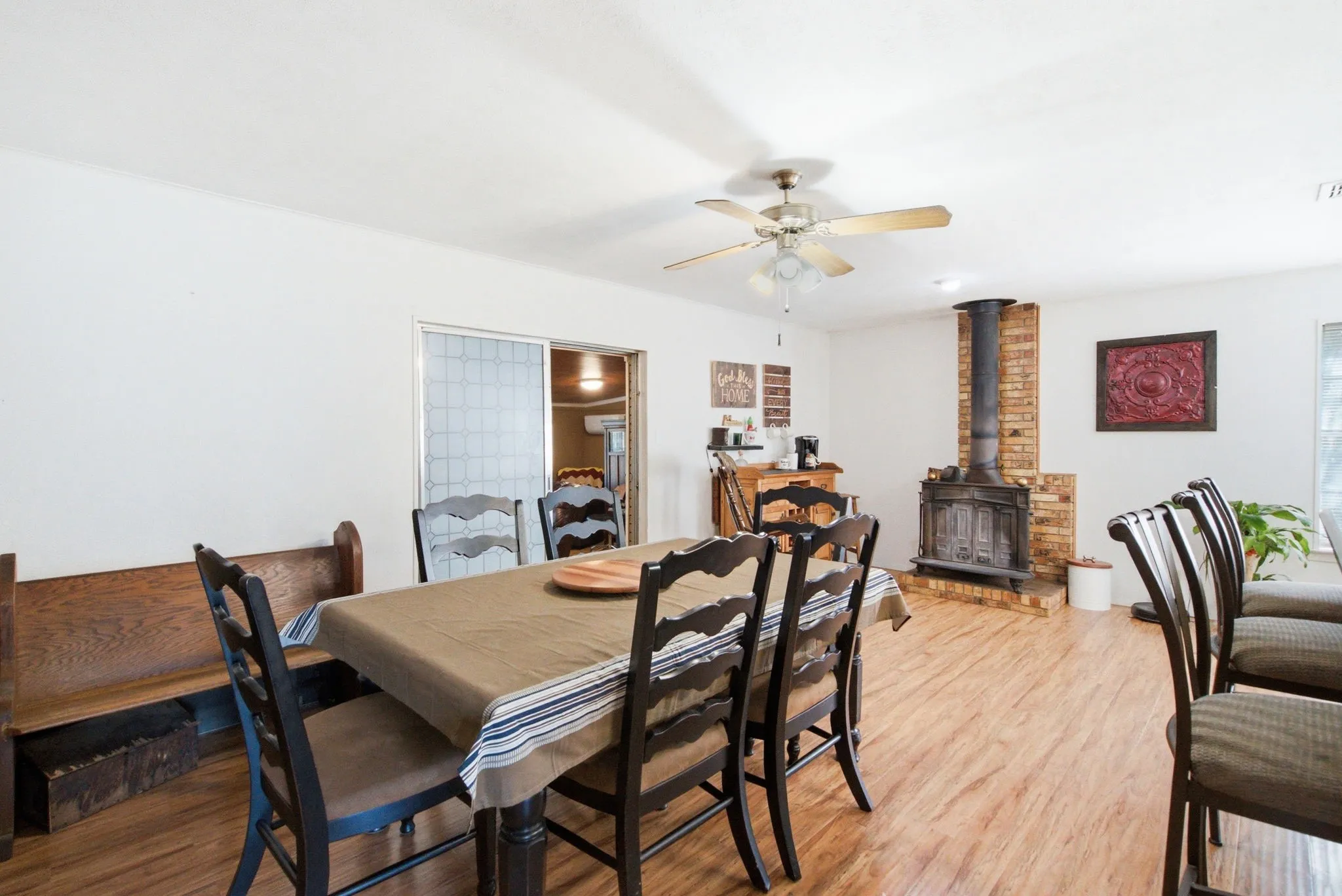 Single Family Residence For Sale in Hood County , 135 Indian Mountain Court, Granbury, Texas 76048, 3 Bedroom, 2 Bathroom, 1 Garage spaces, 1,632 Sqft, built in 1972, Price $759,900, mls#21356243, Real Estate Agent in Granbury, Homes For Sale in Hood county, Homes For Sale in Granbury, Realtor in Granbury Texas, Real Estate Brokerage Independent Realty Texas, Luminita Cordes Realtor