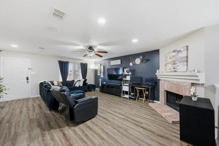 Laminate plank flooring