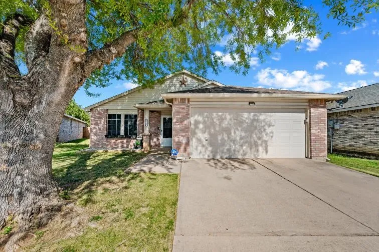 Single Family Residence For Sale in Tarrant County , 8721 Hunters Point Way, Fort Worth, Texas 76123, 3 Bedroom, 2 Bathroom, 2 Garage spaces, 1,868 Sqft, built in 1998, mls#21360805, Real Estate Agent in Fort Worth, Homes For Sale in Tarrant county, Homes For Sale in Fort Worth, Realtor in Fort Worth Texas, Real Estate Brokerage Independent Realty Texas, Luminita Cordes Realtor