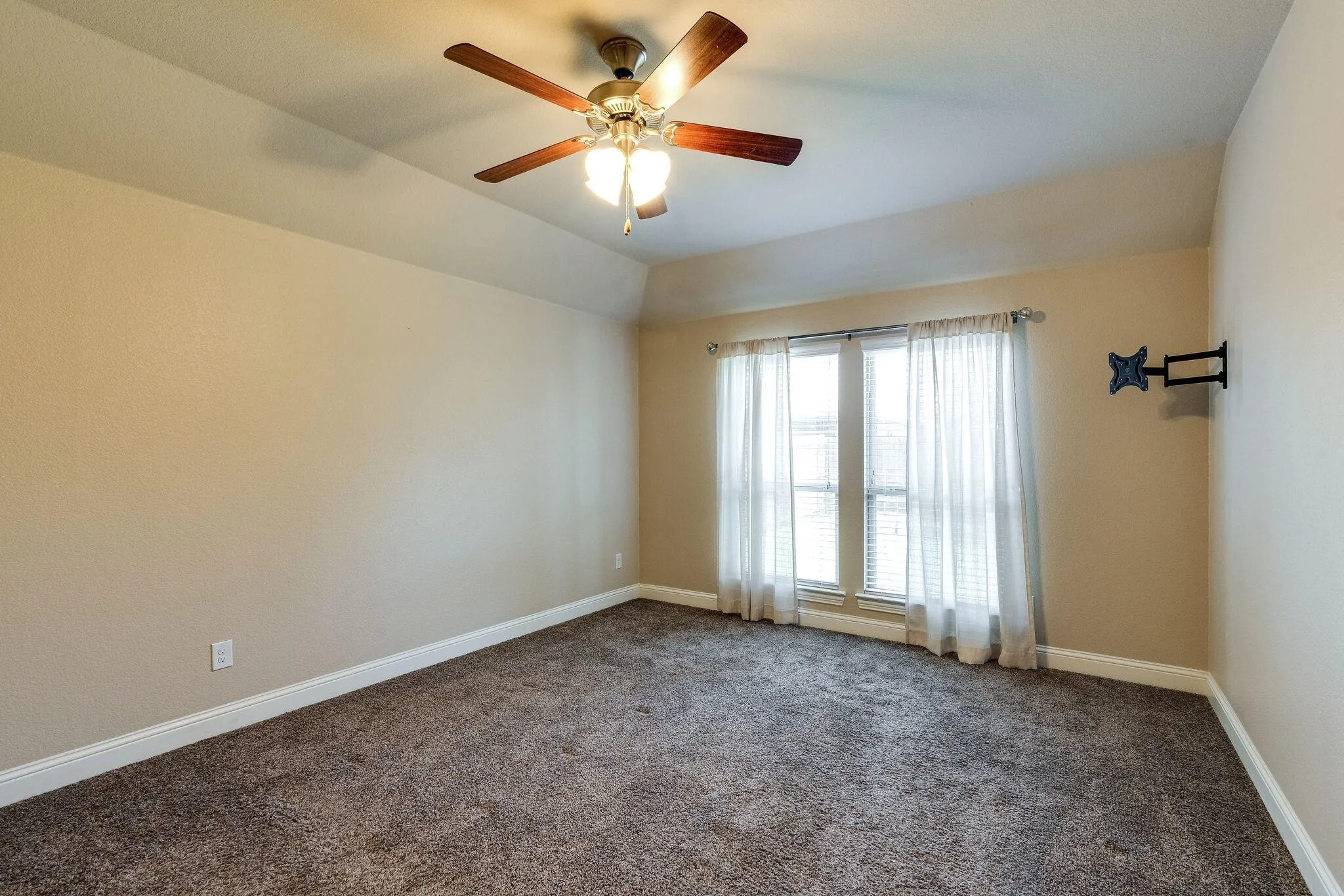 Single Family Residence For Rent in Denton County , 3801 Tunstall Drive, Frisco, Texas 75036, 3 Bedroom, 2 Bathroom, 2 Garage spaces, 1,891 Sqft, built in 2017, mls#21360763, Real Estate Agent in Frisco, Homes For Rent in Denton county, Homes For Rent in Frisco, Realtor in Frisco Texas, Real Estate Brokerage Independent Realty Texas, Luminita Cordes Realtor
