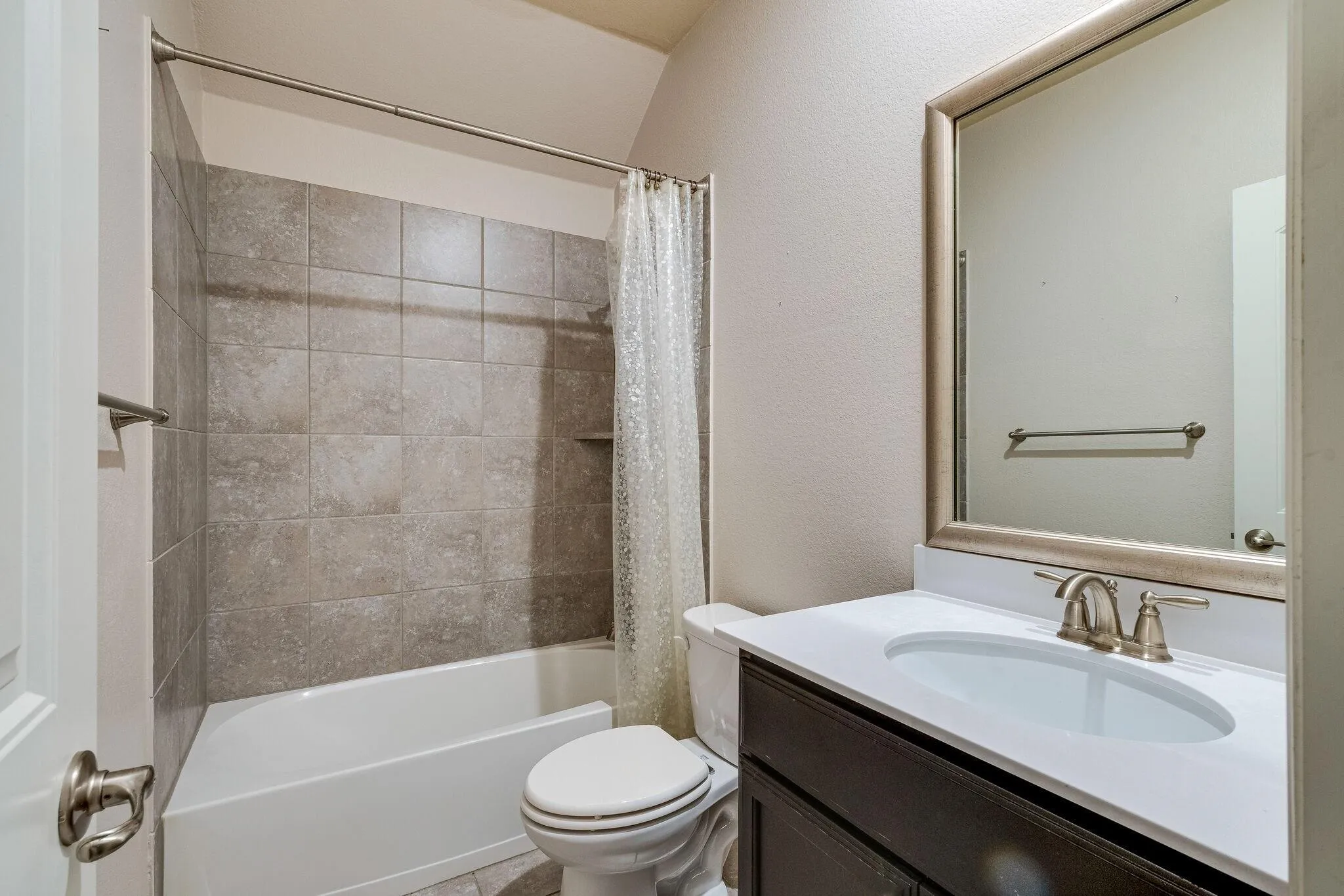 Single Family Residence For Rent in Denton County , 3801 Tunstall Drive, Frisco, Texas 75036, 3 Bedroom, 2 Bathroom, 2 Garage spaces, 1,891 Sqft, built in 2017, mls#21360763, Real Estate Agent in Frisco, Homes For Rent in Denton county, Homes For Rent in Frisco, Realtor in Frisco Texas, Real Estate Brokerage Independent Realty Texas, Luminita Cordes Realtor