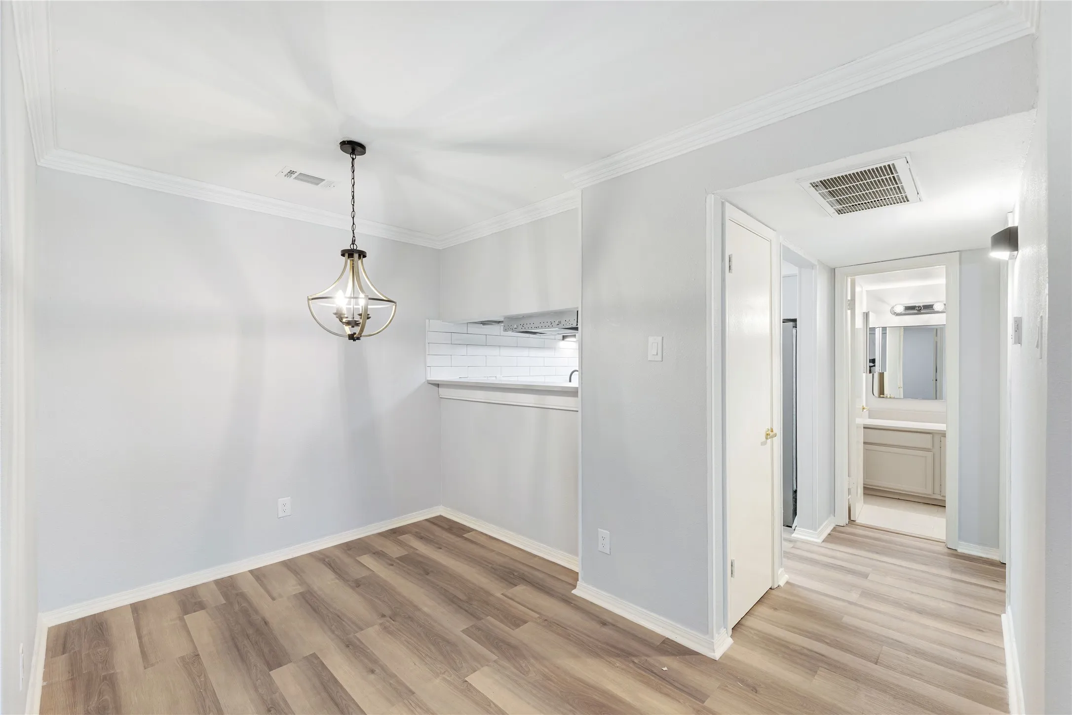 Condominium For Rent in Collin County , 18333 Roehampton Drive 527, Dallas, Texas 75252, 2 Bedroom, 2 Bathroom, Garage spaces, 737 Sqft, built in 1985, mls#21360774, Real Estate Agent in Dallas, Homes For Rent in Collin county, Homes For Rent in Dallas, Realtor in Dallas Texas, Real Estate Brokerage Independent Realty Texas, Luminita Cordes Realtor