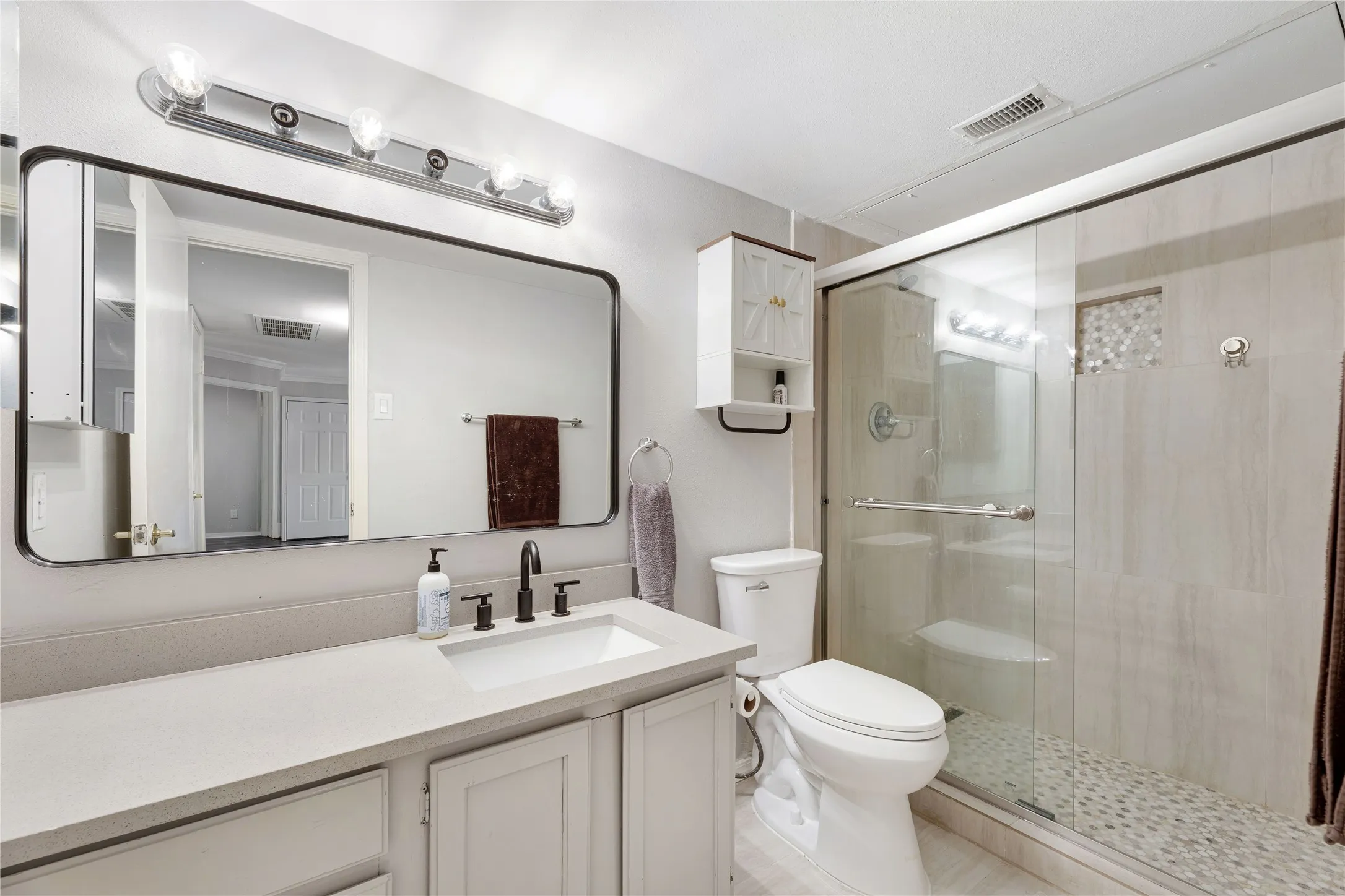 Condominium For Rent in Collin County , 18333 Roehampton Drive 527, Dallas, Texas 75252, 2 Bedroom, 2 Bathroom, Garage spaces, 737 Sqft, built in 1985, mls#21360774, Real Estate Agent in Dallas, Homes For Rent in Collin county, Homes For Rent in Dallas, Realtor in Dallas Texas, Real Estate Brokerage Independent Realty Texas, Luminita Cordes Realtor