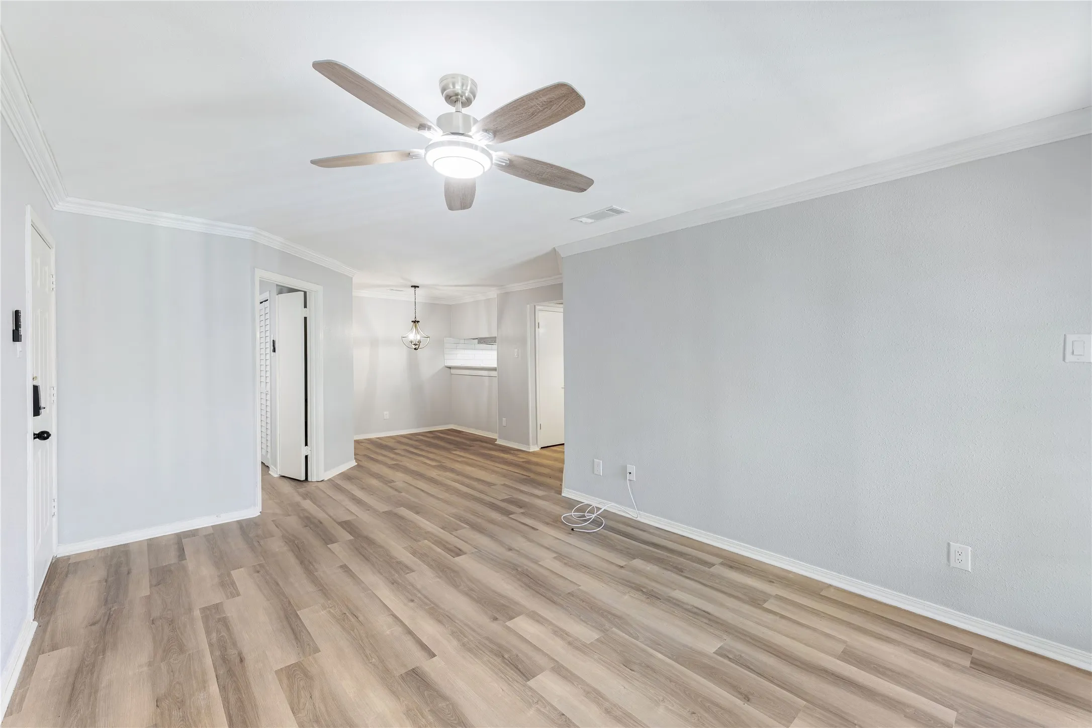 Condominium For Rent in Collin County , 18333 Roehampton Drive 527, Dallas, Texas 75252, 2 Bedroom, 2 Bathroom, Garage spaces, 737 Sqft, built in 1985, mls#21360774, Real Estate Agent in Dallas, Homes For Rent in Collin county, Homes For Rent in Dallas, Realtor in Dallas Texas, Real Estate Brokerage Independent Realty Texas, Luminita Cordes Realtor