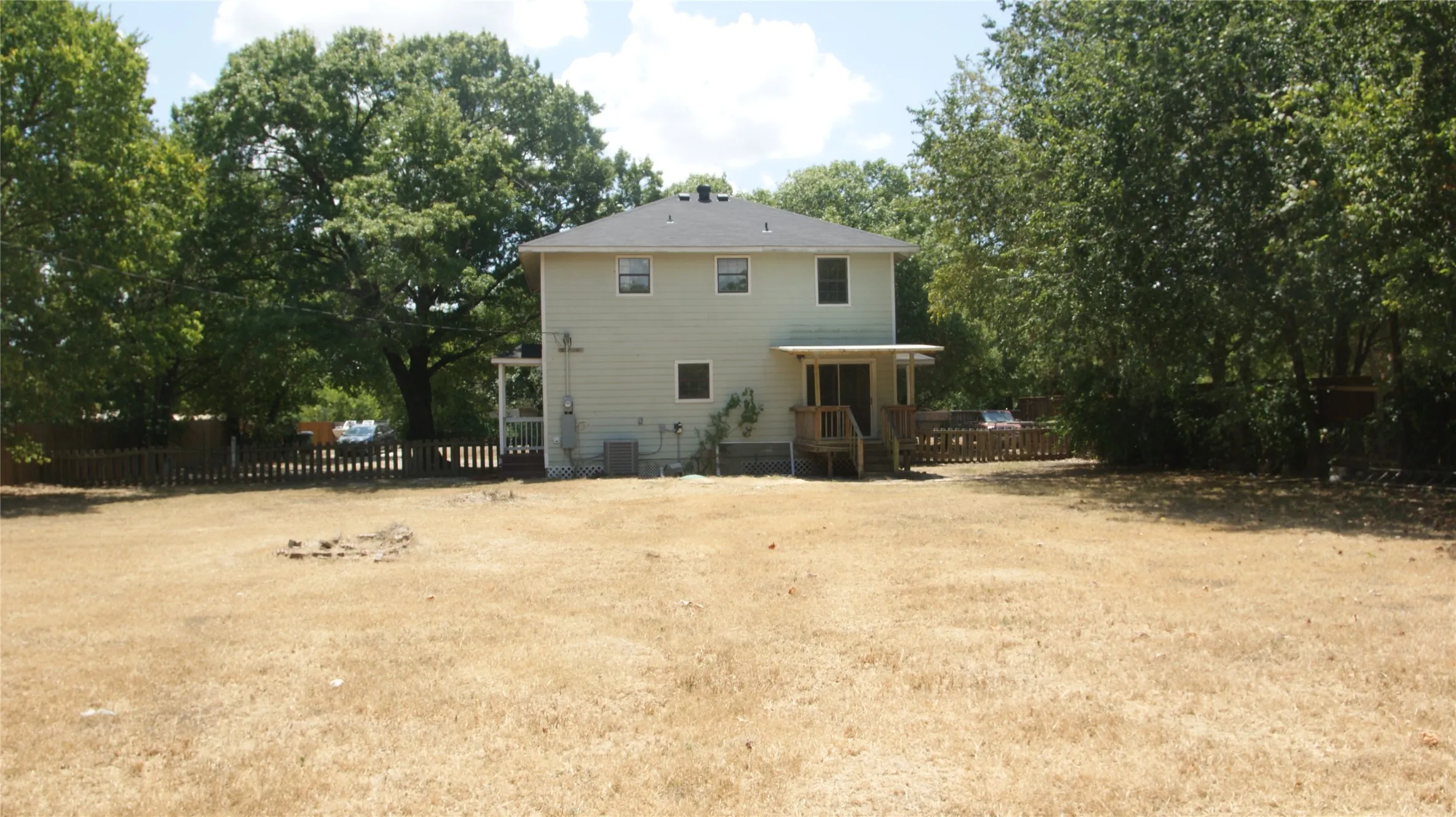 Single Family Residence For Sale in Ellis County , 207 Spring Branch Drive, Red Oak, Texas 75154, 4 Bedroom, 3 Bathroom, Garage spaces, 1,632 Sqft, built in 1992, mls#21360830, Real Estate Agent in Red Oak, Homes For Sale in Ellis county, Homes For Sale in Red Oak, Realtor in Red Oak Texas, Real Estate Brokerage Independent Realty Texas, Luminita Cordes Realtor