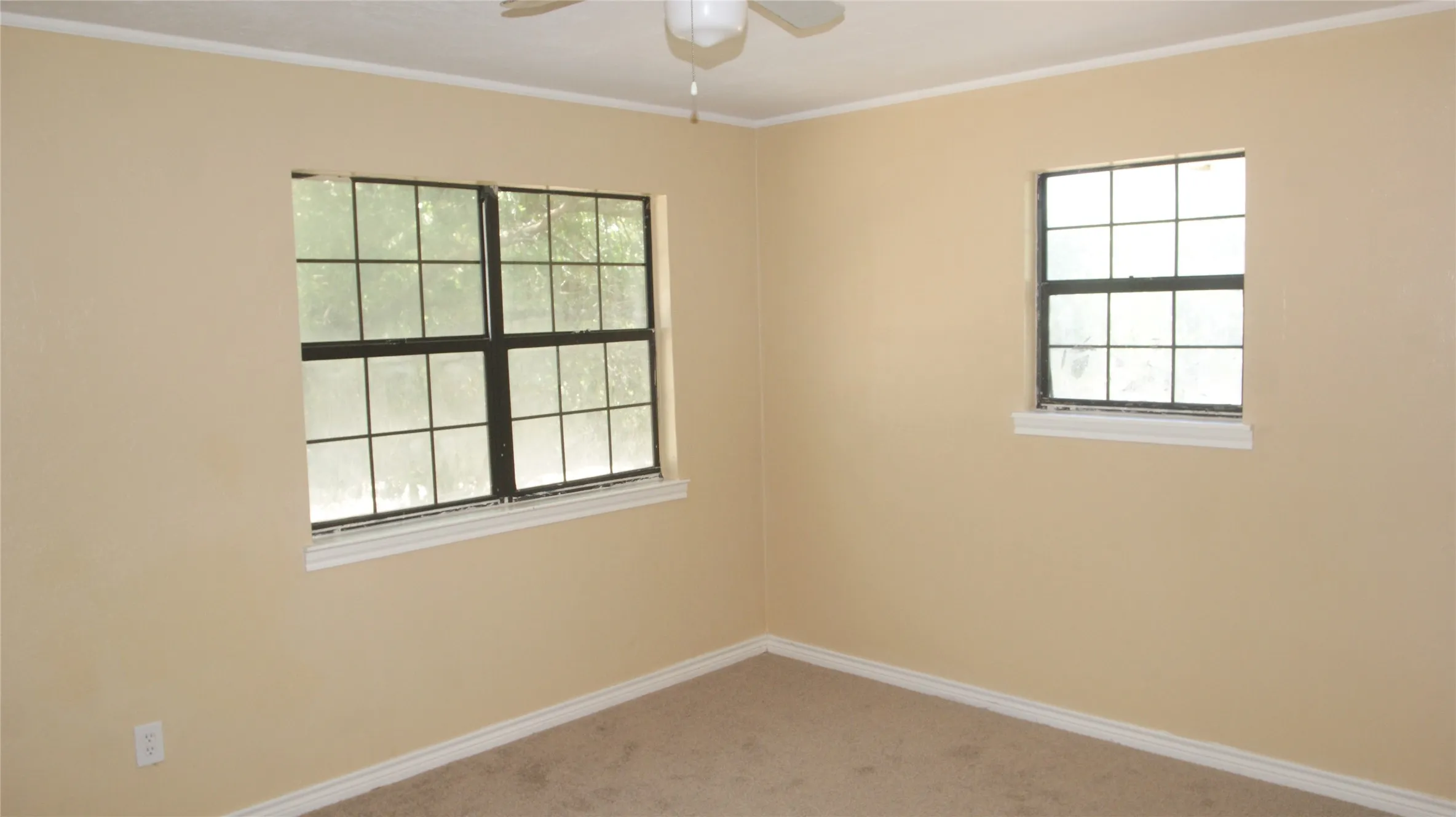 Single Family Residence For Sale in Ellis County , 207 Spring Branch Drive, Red Oak, Texas 75154, 4 Bedroom, 3 Bathroom, Garage spaces, 1,632 Sqft, built in 1992, mls#21360830, Real Estate Agent in Red Oak, Homes For Sale in Ellis county, Homes For Sale in Red Oak, Realtor in Red Oak Texas, Real Estate Brokerage Independent Realty Texas, Luminita Cordes Realtor