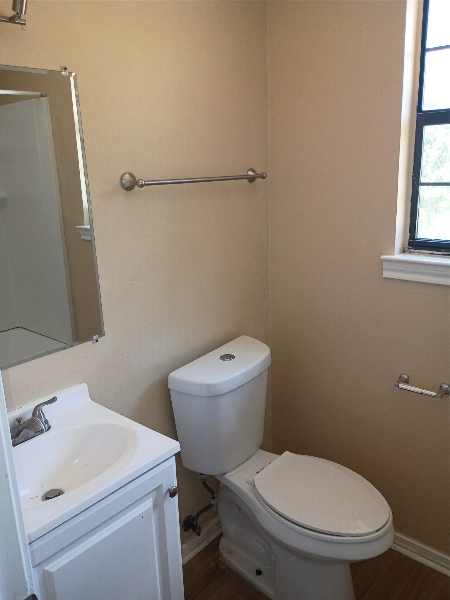 Single Family Residence For Sale in Ellis County , 207 Spring Branch Drive, Red Oak, Texas 75154, 4 Bedroom, 3 Bathroom, Garage spaces, 1,632 Sqft, built in 1992, mls#21360830, Real Estate Agent in Red Oak, Homes For Sale in Ellis county, Homes For Sale in Red Oak, Realtor in Red Oak Texas, Real Estate Brokerage Independent Realty Texas, Luminita Cordes Realtor