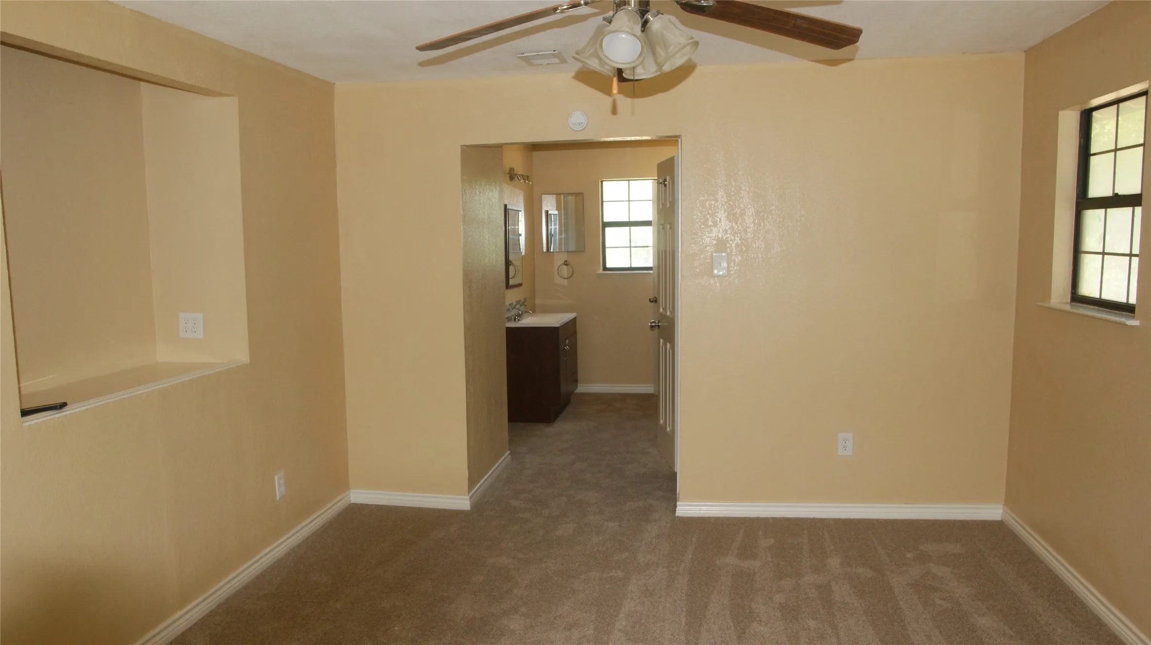 Single Family Residence For Sale in Ellis County , 207 Spring Branch Drive, Red Oak, Texas 75154, 4 Bedroom, 3 Bathroom, Garage spaces, 1,632 Sqft, built in 1992, mls#21360830, Real Estate Agent in Red Oak, Homes For Sale in Ellis county, Homes For Sale in Red Oak, Realtor in Red Oak Texas, Real Estate Brokerage Independent Realty Texas, Luminita Cordes Realtor