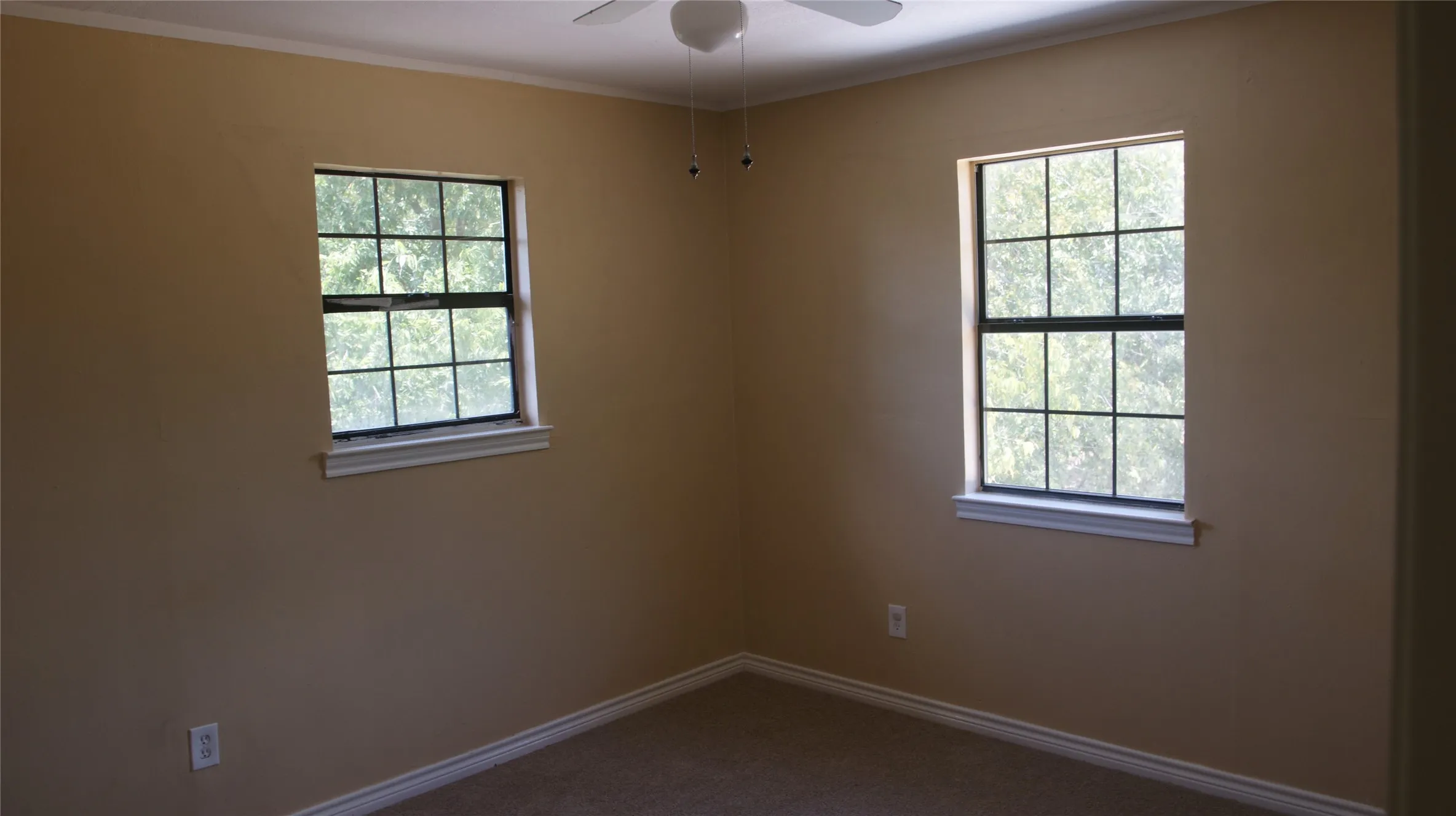 Single Family Residence For Sale in Ellis County , 207 Spring Branch Drive, Red Oak, Texas 75154, 4 Bedroom, 3 Bathroom, Garage spaces, 1,632 Sqft, built in 1992, mls#21360830, Real Estate Agent in Red Oak, Homes For Sale in Ellis county, Homes For Sale in Red Oak, Realtor in Red Oak Texas, Real Estate Brokerage Independent Realty Texas, Luminita Cordes Realtor