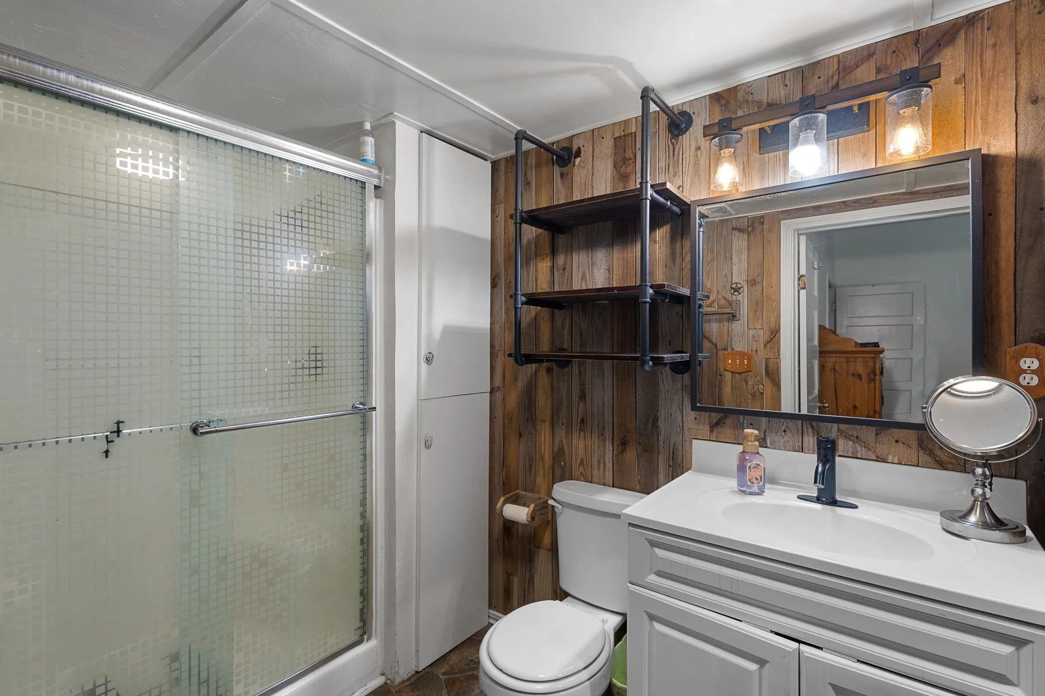Single Family Residence For Sale in Montague County , 301 W Nelson Street, Bowie, Texas 76230, 3 Bedroom, 2 Bathroom, 2 Garage spaces, 2,070 Sqft, built in 1940, Price $199,900, mls#21360829, Real Estate Agent in Bowie, Homes For Sale in Montague county, Homes For Sale in Bowie, Realtor in Bowie Texas, Real Estate Brokerage Independent Realty Texas, Luminita Cordes Realtor