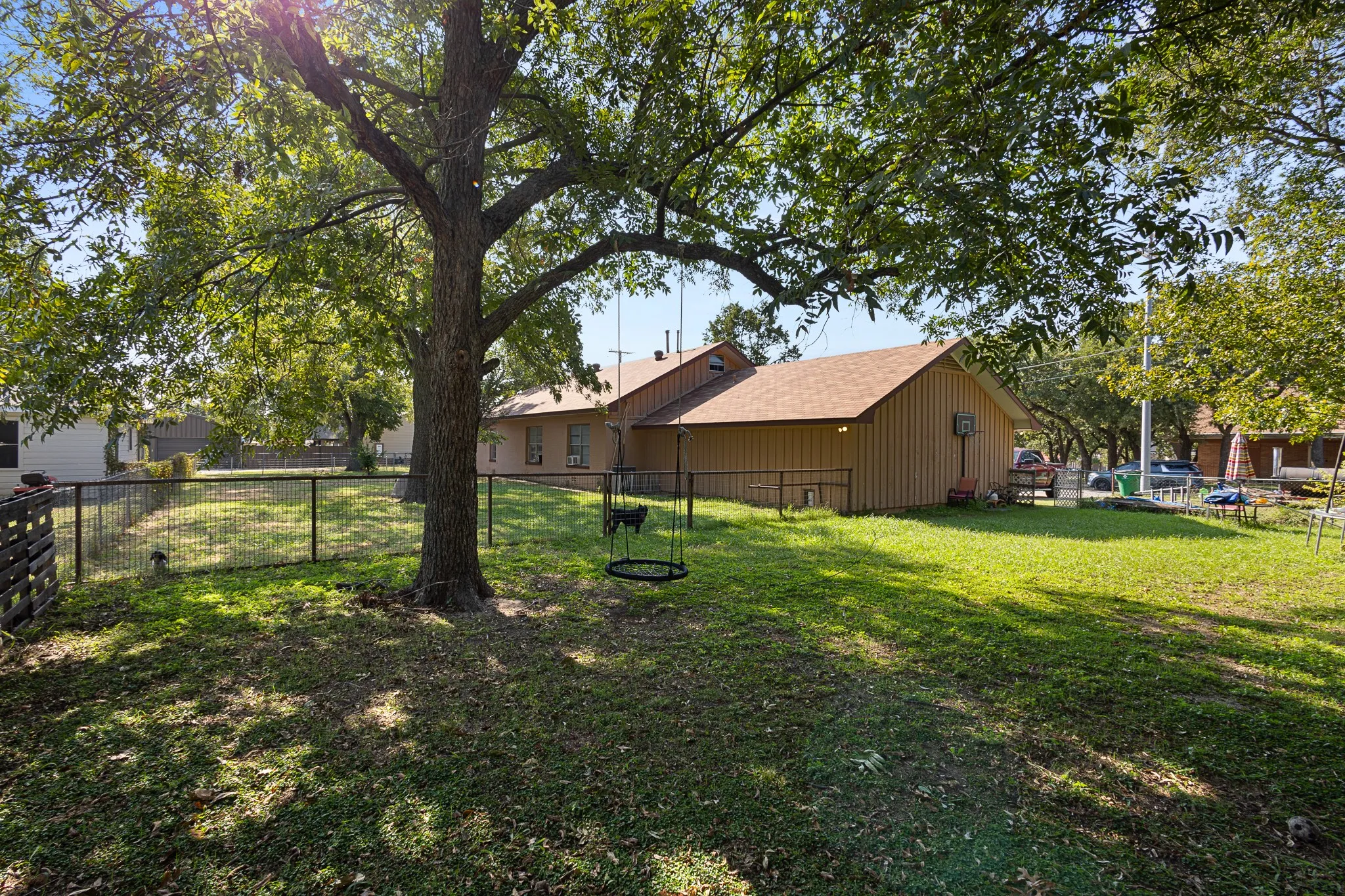 Single Family Residence For Sale in Montague County , 301 W Nelson Street, Bowie, Texas 76230, 3 Bedroom, 2 Bathroom, 2 Garage spaces, 2,070 Sqft, built in 1940, Price $199,900, mls#21360829, Real Estate Agent in Bowie, Homes For Sale in Montague county, Homes For Sale in Bowie, Realtor in Bowie Texas, Real Estate Brokerage Independent Realty Texas, Luminita Cordes Realtor