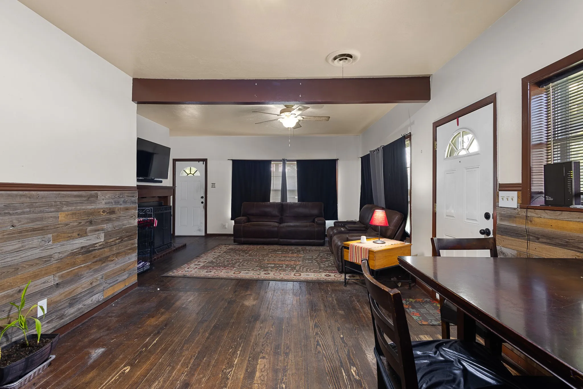 Single Family Residence For Sale in Montague County , 301 W Nelson Street, Bowie, Texas 76230, 3 Bedroom, 2 Bathroom, 2 Garage spaces, 2,070 Sqft, built in 1940, Price $199,900, mls#21360829, Real Estate Agent in Bowie, Homes For Sale in Montague county, Homes For Sale in Bowie, Realtor in Bowie Texas, Real Estate Brokerage Independent Realty Texas, Luminita Cordes Realtor