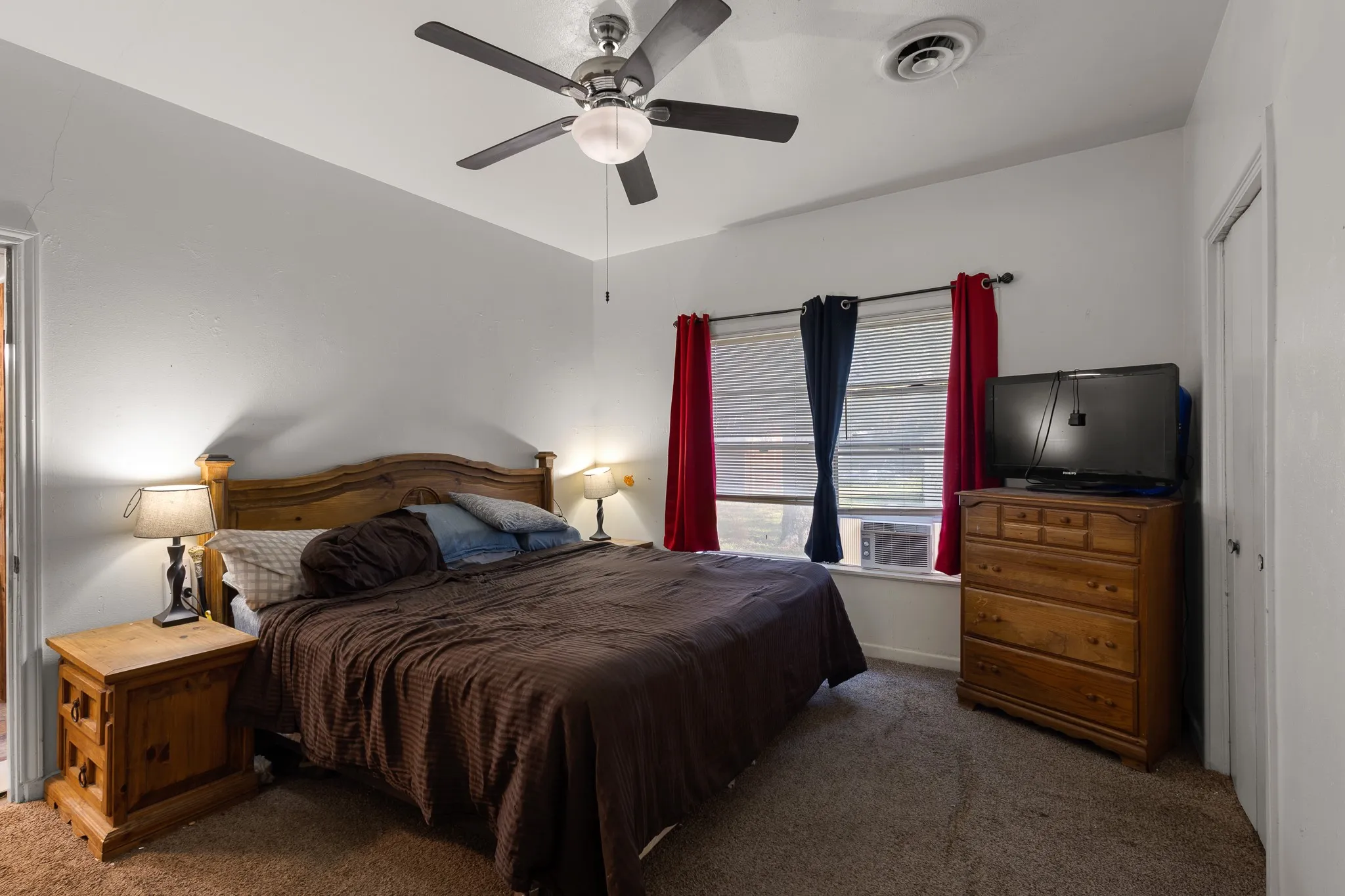 Single Family Residence For Sale in Montague County , 301 W Nelson Street, Bowie, Texas 76230, 3 Bedroom, 2 Bathroom, 2 Garage spaces, 2,070 Sqft, built in 1940, Price $199,900, mls#21360829, Real Estate Agent in Bowie, Homes For Sale in Montague county, Homes For Sale in Bowie, Realtor in Bowie Texas, Real Estate Brokerage Independent Realty Texas, Luminita Cordes Realtor