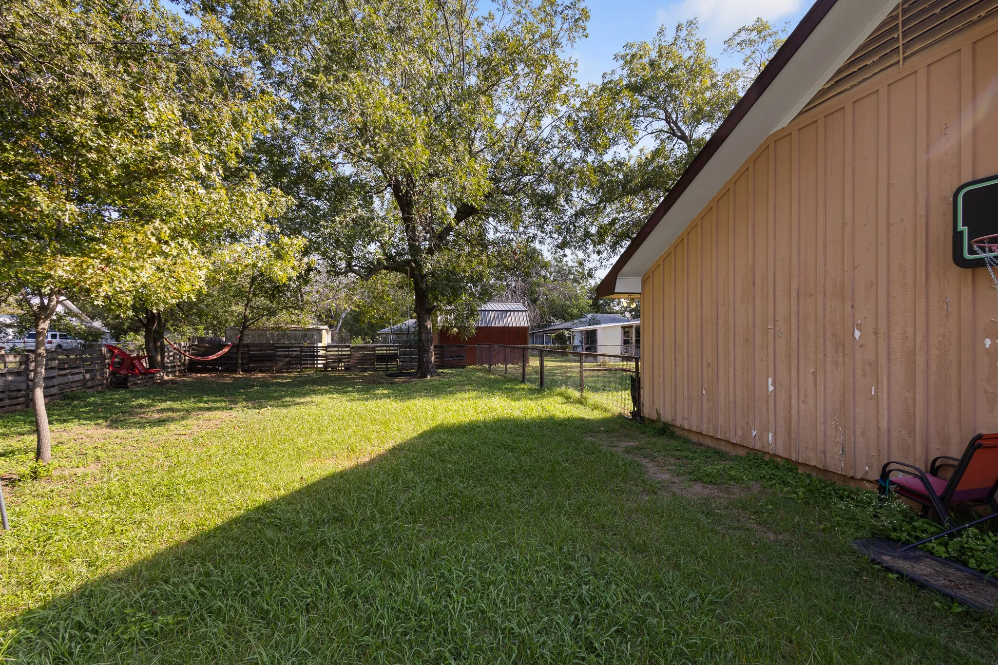 Single Family Residence For Sale in Montague County , 301 W Nelson Street, Bowie, Texas 76230, 3 Bedroom, 2 Bathroom, 2 Garage spaces, 2,070 Sqft, built in 1940, Price $199,900, mls#21360829, Real Estate Agent in Bowie, Homes For Sale in Montague county, Homes For Sale in Bowie, Realtor in Bowie Texas, Real Estate Brokerage Independent Realty Texas, Luminita Cordes Realtor