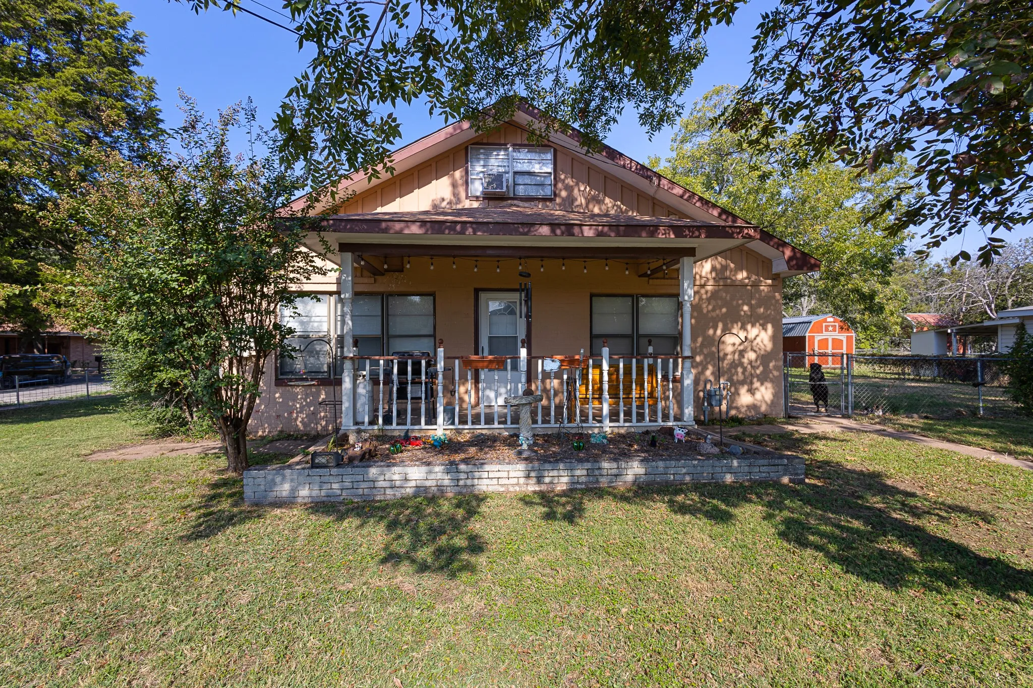 Single Family Residence For Sale in Montague County , 301 W Nelson Street, Bowie, Texas 76230, 3 Bedroom, 2 Bathroom, 2 Garage spaces, 2,070 Sqft, built in 1940, Price $199,900, mls#21360829, Real Estate Agent in Bowie, Homes For Sale in Montague county, Homes For Sale in Bowie, Realtor in Bowie Texas, Real Estate Brokerage Independent Realty Texas, Luminita Cordes Realtor