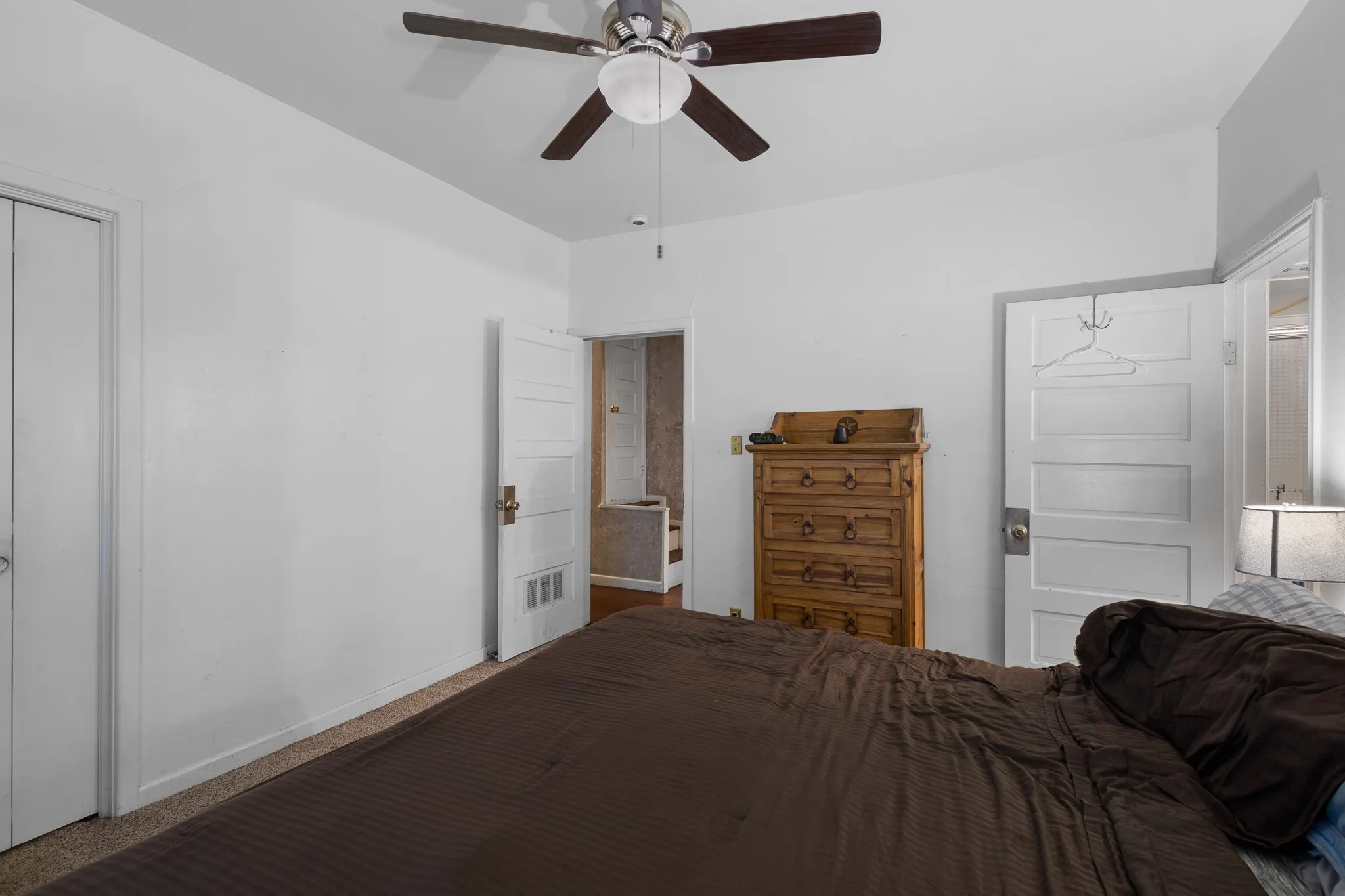 Single Family Residence For Sale in Montague County , 301 W Nelson Street, Bowie, Texas 76230, 3 Bedroom, 2 Bathroom, 2 Garage spaces, 2,070 Sqft, built in 1940, Price $199,900, mls#21360829, Real Estate Agent in Bowie, Homes For Sale in Montague county, Homes For Sale in Bowie, Realtor in Bowie Texas, Real Estate Brokerage Independent Realty Texas, Luminita Cordes Realtor