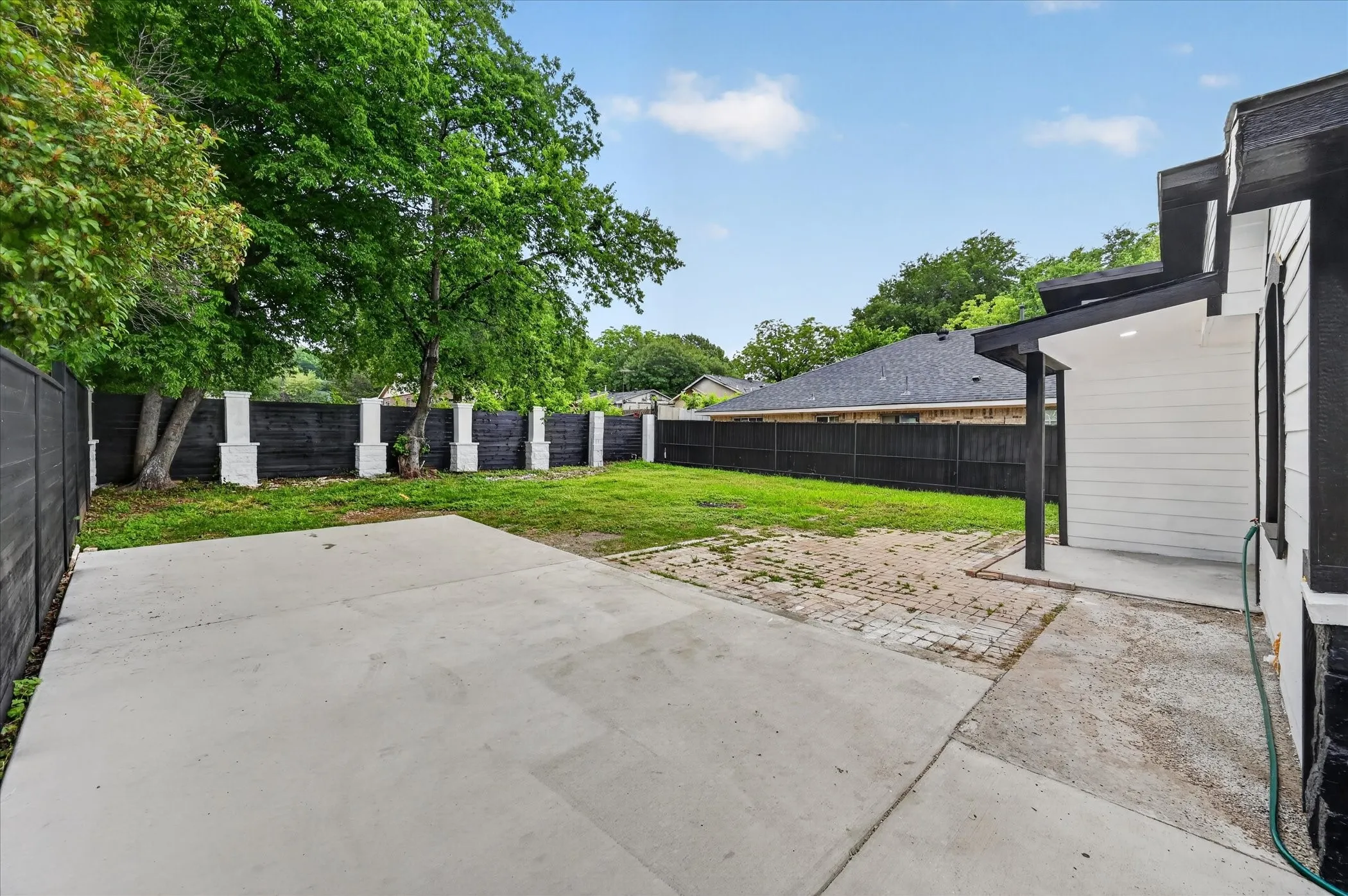 Single Family Residence For Sale in Dallas County , 538 Pemberton Hill Road, Dallas, Texas 75217, 4 Bedroom, 2 Bathroom, Garage spaces, 2,100 Sqft, built in 1958, mls#21360837, Real Estate Agent in Dallas, Homes For Sale in Dallas county, Homes For Sale in Dallas, Realtor in Dallas Texas, Real Estate Brokerage Independent Realty Texas, Luminita Cordes Realtor