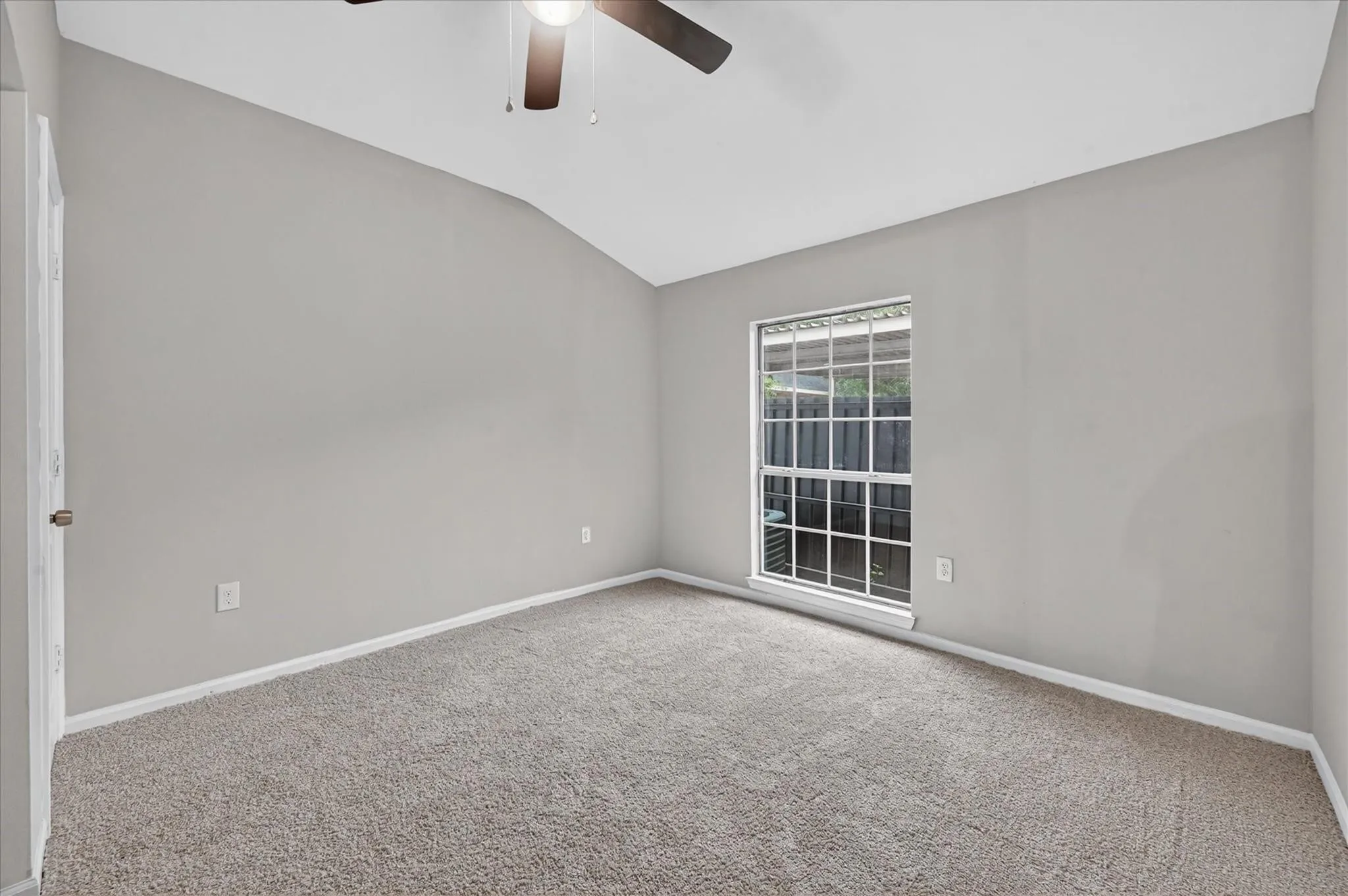 Single Family Residence For Sale in Dallas County , 538 Pemberton Hill Road, Dallas, Texas 75217, 4 Bedroom, 2 Bathroom, Garage spaces, 2,100 Sqft, built in 1958, mls#21360837, Real Estate Agent in Dallas, Homes For Sale in Dallas county, Homes For Sale in Dallas, Realtor in Dallas Texas, Real Estate Brokerage Independent Realty Texas, Luminita Cordes Realtor
