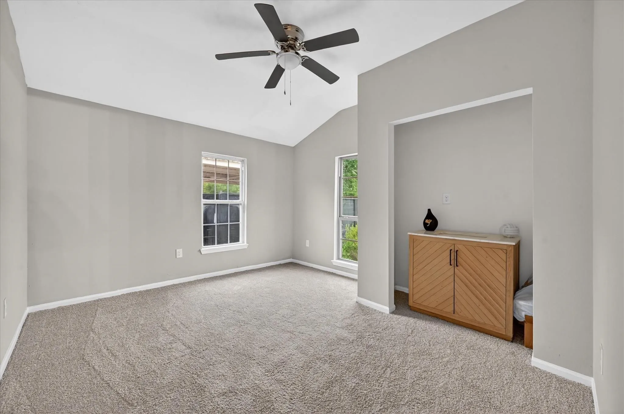 Single Family Residence For Sale in Dallas County , 538 Pemberton Hill Road, Dallas, Texas 75217, 4 Bedroom, 2 Bathroom, Garage spaces, 2,100 Sqft, built in 1958, mls#21360837, Real Estate Agent in Dallas, Homes For Sale in Dallas county, Homes For Sale in Dallas, Realtor in Dallas Texas, Real Estate Brokerage Independent Realty Texas, Luminita Cordes Realtor