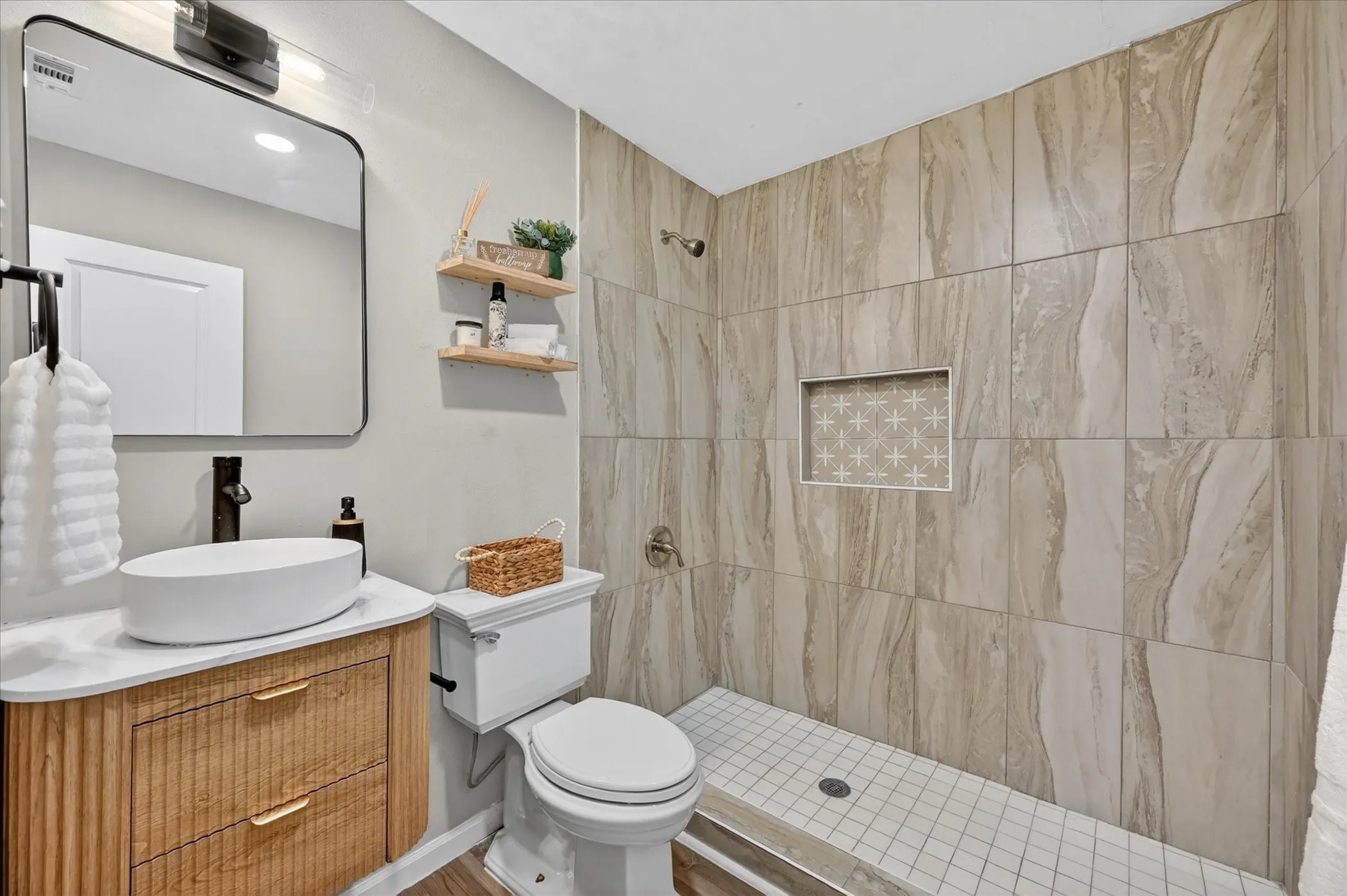 Single Family Residence For Sale in Dallas County , 538 Pemberton Hill Road, Dallas, Texas 75217, 4 Bedroom, 2 Bathroom, Garage spaces, 2,100 Sqft, built in 1958, mls#21360837, Real Estate Agent in Dallas, Homes For Sale in Dallas county, Homes For Sale in Dallas, Realtor in Dallas Texas, Real Estate Brokerage Independent Realty Texas, Luminita Cordes Realtor