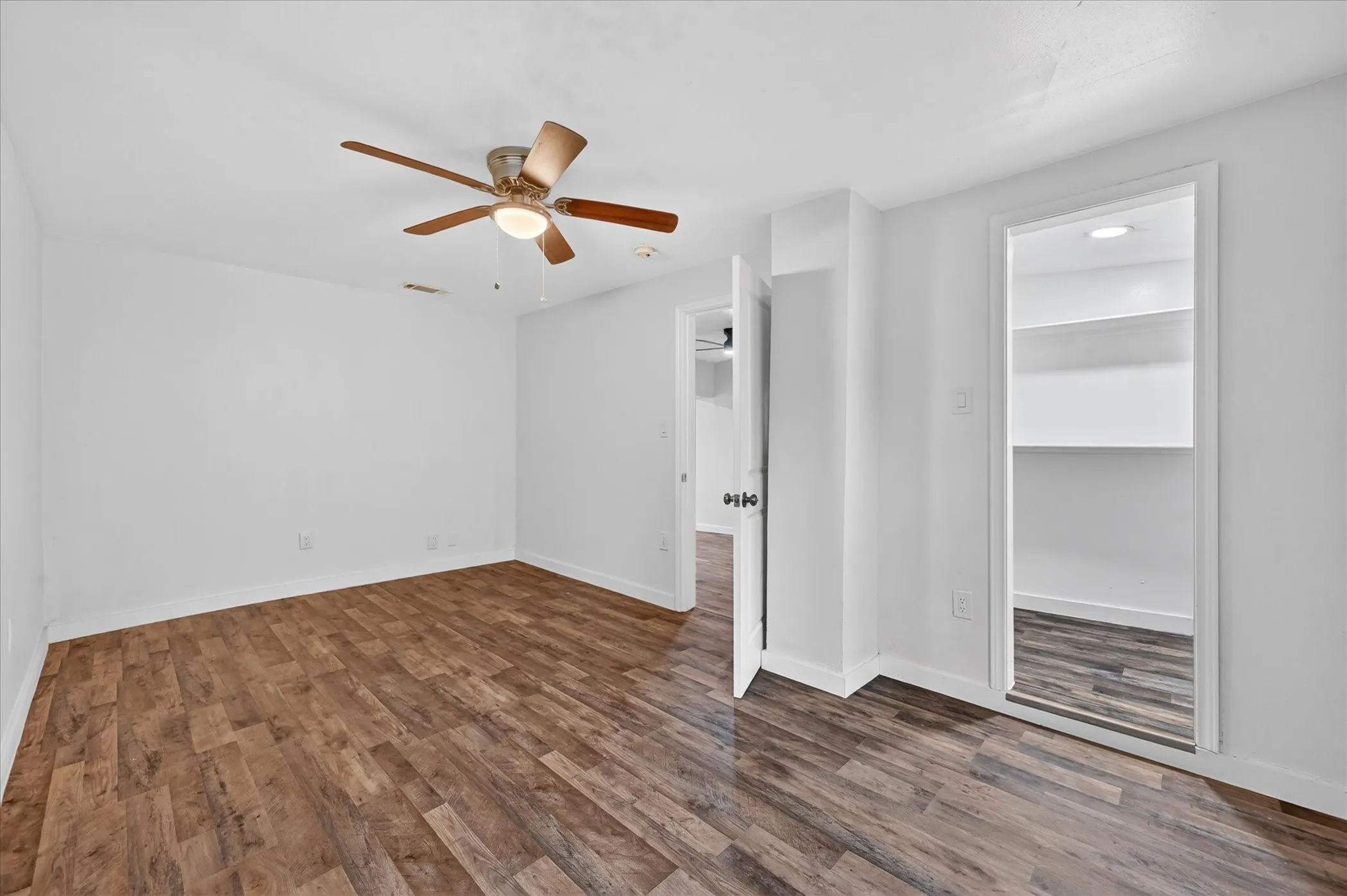 Single Family Residence For Sale in Dallas County , 538 Pemberton Hill Road, Dallas, Texas 75217, 4 Bedroom, 2 Bathroom, Garage spaces, 2,100 Sqft, built in 1958, mls#21360837, Real Estate Agent in Dallas, Homes For Sale in Dallas county, Homes For Sale in Dallas, Realtor in Dallas Texas, Real Estate Brokerage Independent Realty Texas, Luminita Cordes Realtor