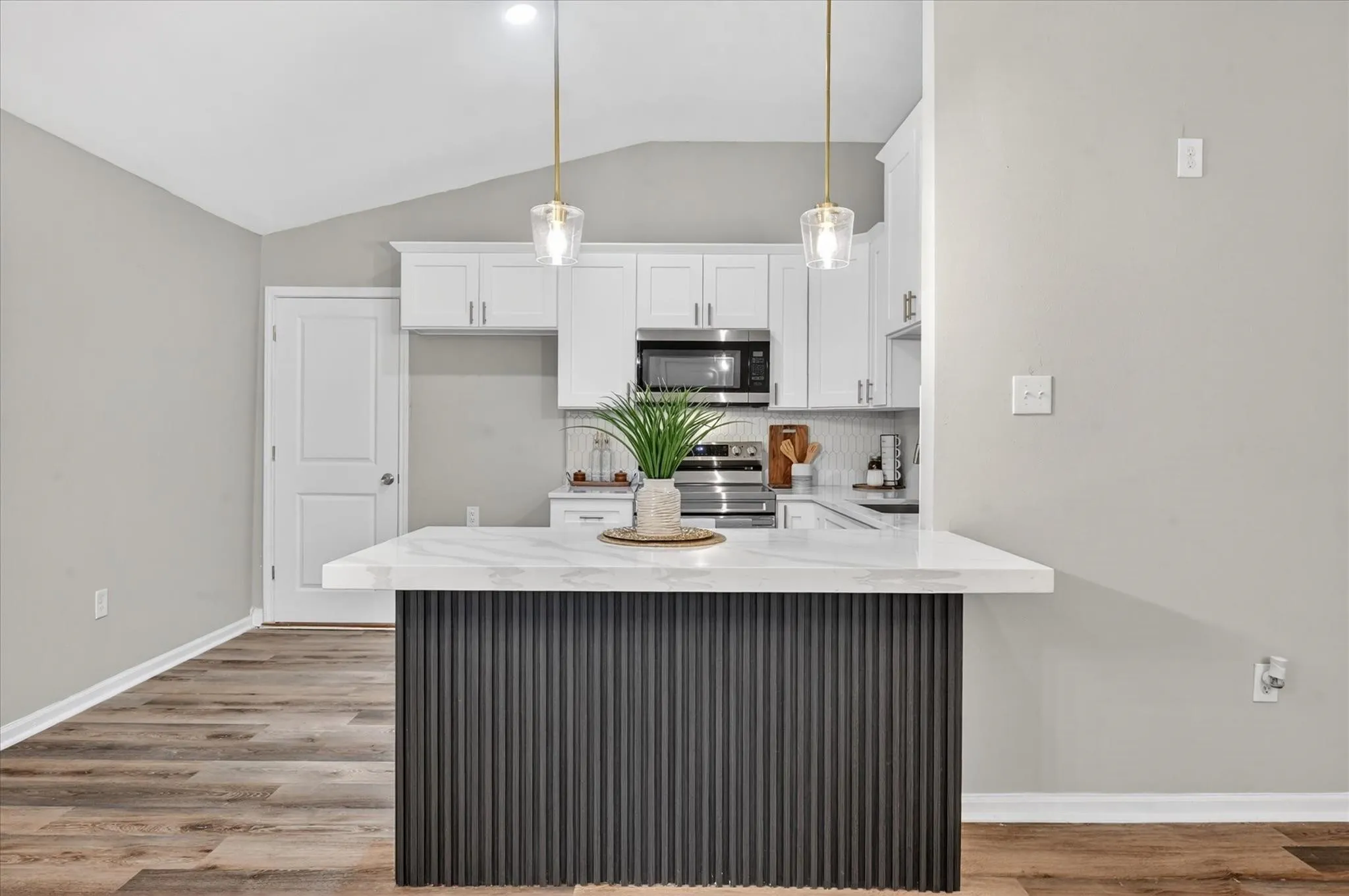 Single Family Residence For Sale in Dallas County , 538 Pemberton Hill Road, Dallas, Texas 75217, 4 Bedroom, 2 Bathroom, Garage spaces, 2,100 Sqft, built in 1958, mls#21360837, Real Estate Agent in Dallas, Homes For Sale in Dallas county, Homes For Sale in Dallas, Realtor in Dallas Texas, Real Estate Brokerage Independent Realty Texas, Luminita Cordes Realtor