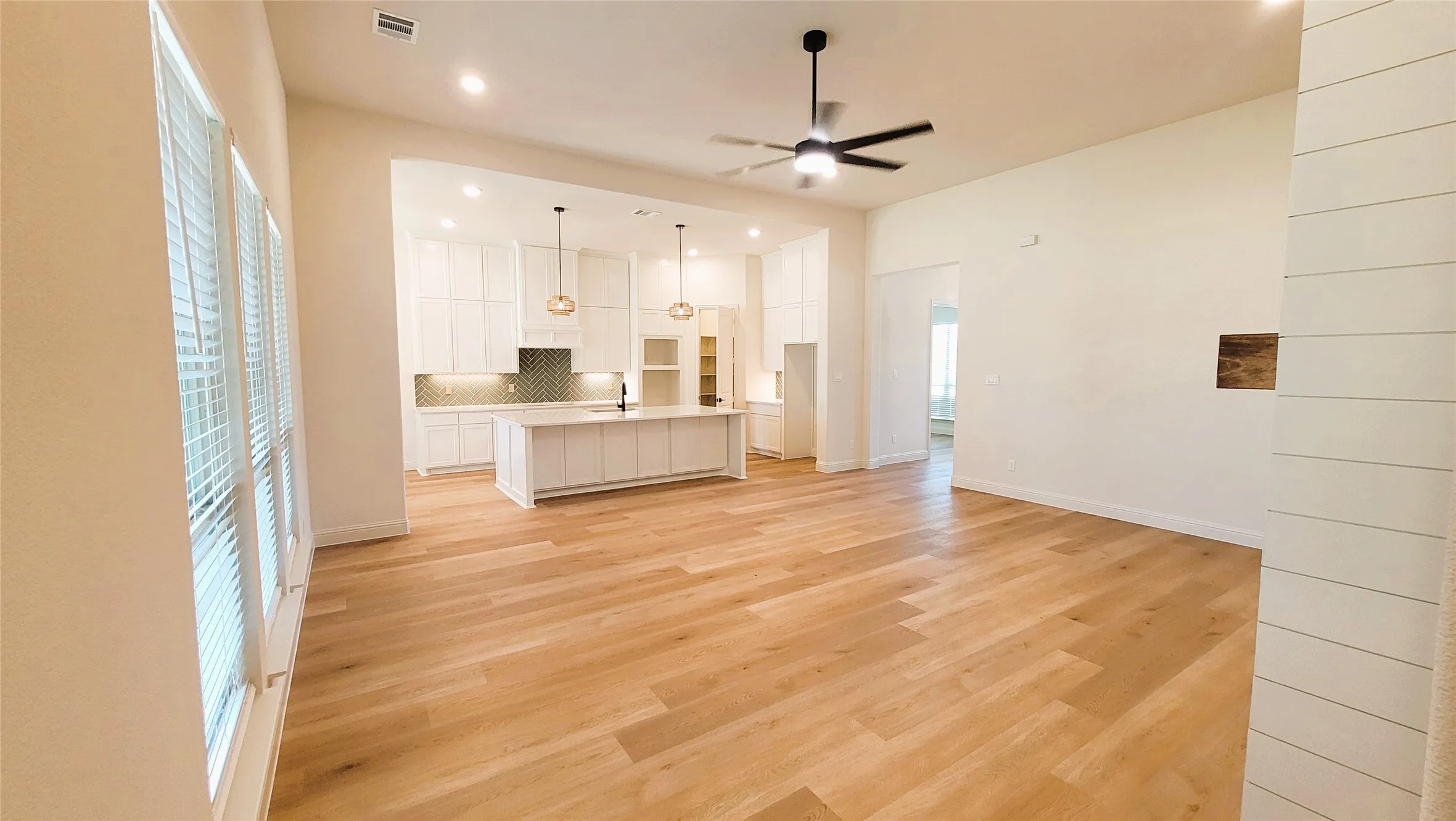 Single Family Residence For Sale in Ellis County , 6841 Southrock Drive, Midlothian, Texas 76065, 4 Bedroom, 3 Bathroom, 3 Garage spaces, 2,624 Sqft, built in 2026, mls#21360839, Real Estate Agent in Midlothian, Homes For Sale in Ellis county, Homes For Sale in Midlothian, Realtor in Midlothian Texas, Real Estate Brokerage Independent Realty Texas, Luminita Cordes Realtor