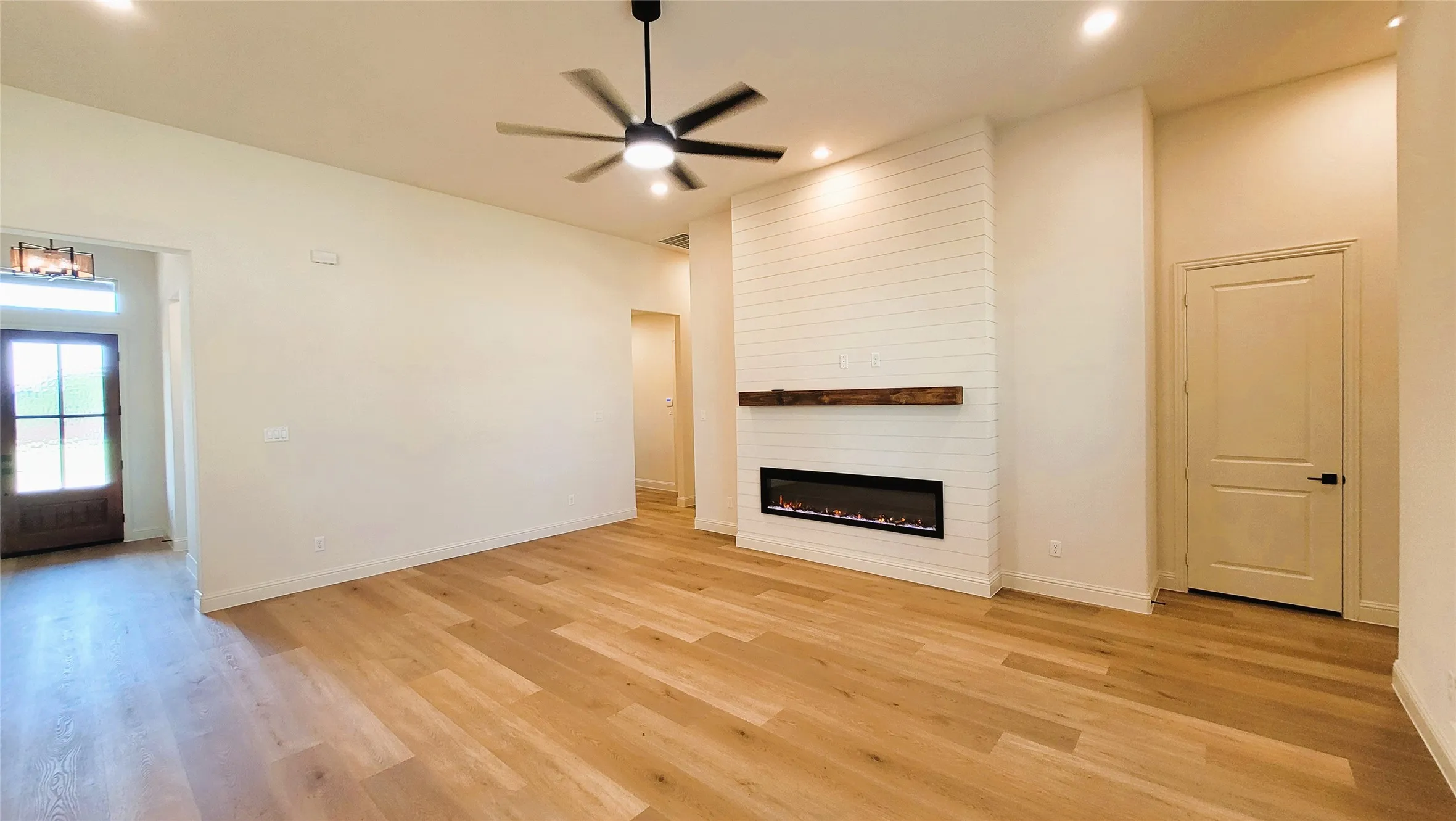 Single Family Residence For Sale in Ellis County , 6841 Southrock Drive, Midlothian, Texas 76065, 4 Bedroom, 3 Bathroom, 3 Garage spaces, 2,624 Sqft, built in 2026, mls#21360839, Real Estate Agent in Midlothian, Homes For Sale in Ellis county, Homes For Sale in Midlothian, Realtor in Midlothian Texas, Real Estate Brokerage Independent Realty Texas, Luminita Cordes Realtor