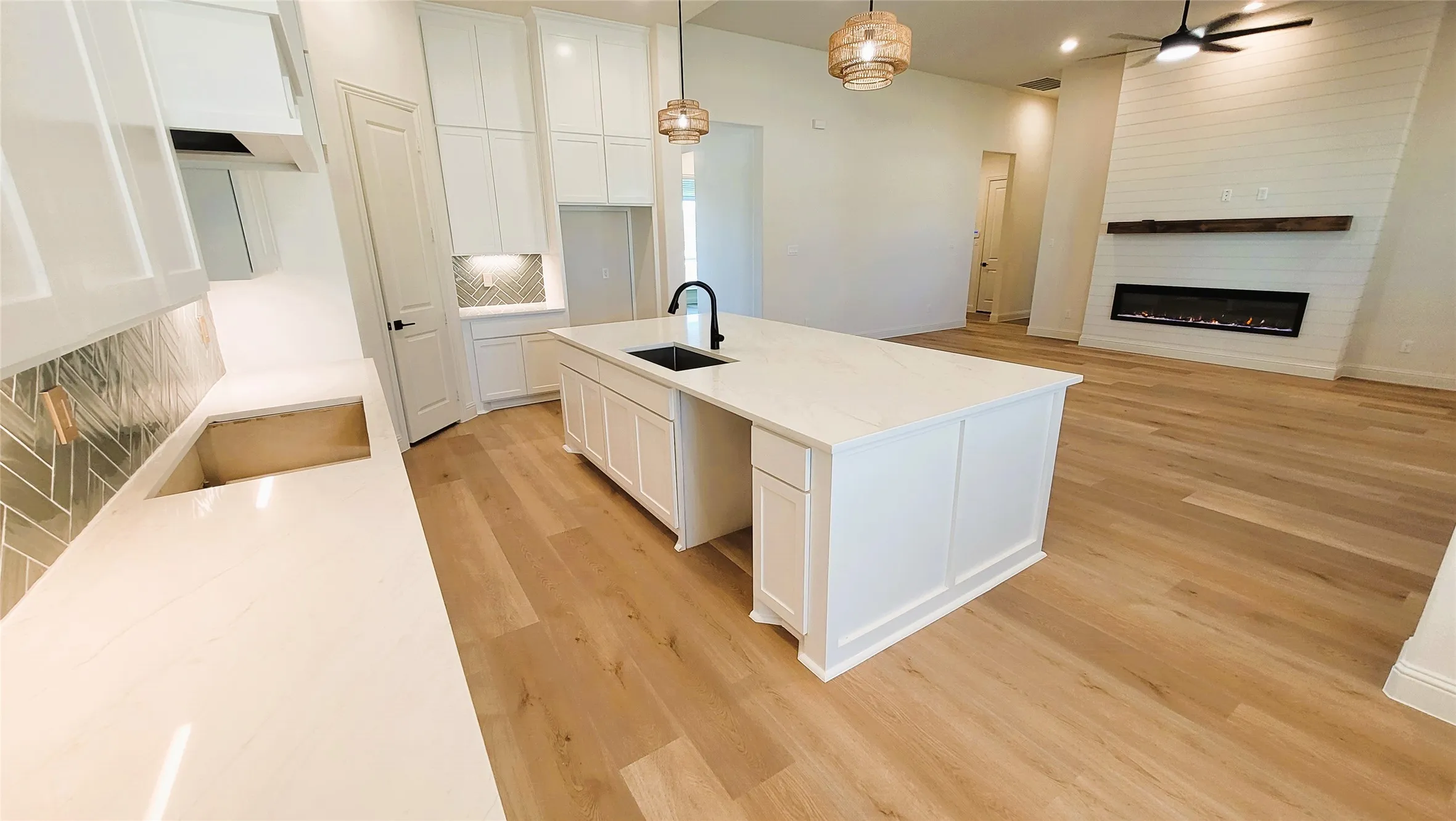 Single Family Residence For Sale in Ellis County , 6841 Southrock Drive, Midlothian, Texas 76065, 4 Bedroom, 3 Bathroom, 3 Garage spaces, 2,624 Sqft, built in 2026, mls#21360839, Real Estate Agent in Midlothian, Homes For Sale in Ellis county, Homes For Sale in Midlothian, Realtor in Midlothian Texas, Real Estate Brokerage Independent Realty Texas, Luminita Cordes Realtor