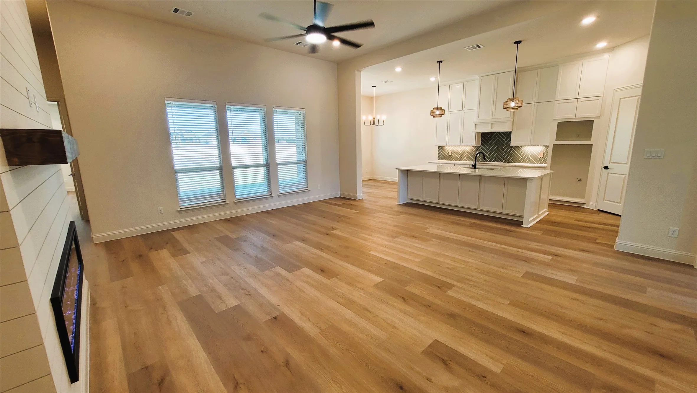 Single Family Residence For Sale in Ellis County , 6841 Southrock Drive, Midlothian, Texas 76065, 4 Bedroom, 3 Bathroom, 3 Garage spaces, 2,624 Sqft, built in 2026, mls#21360839, Real Estate Agent in Midlothian, Homes For Sale in Ellis county, Homes For Sale in Midlothian, Realtor in Midlothian Texas, Real Estate Brokerage Independent Realty Texas, Luminita Cordes Realtor