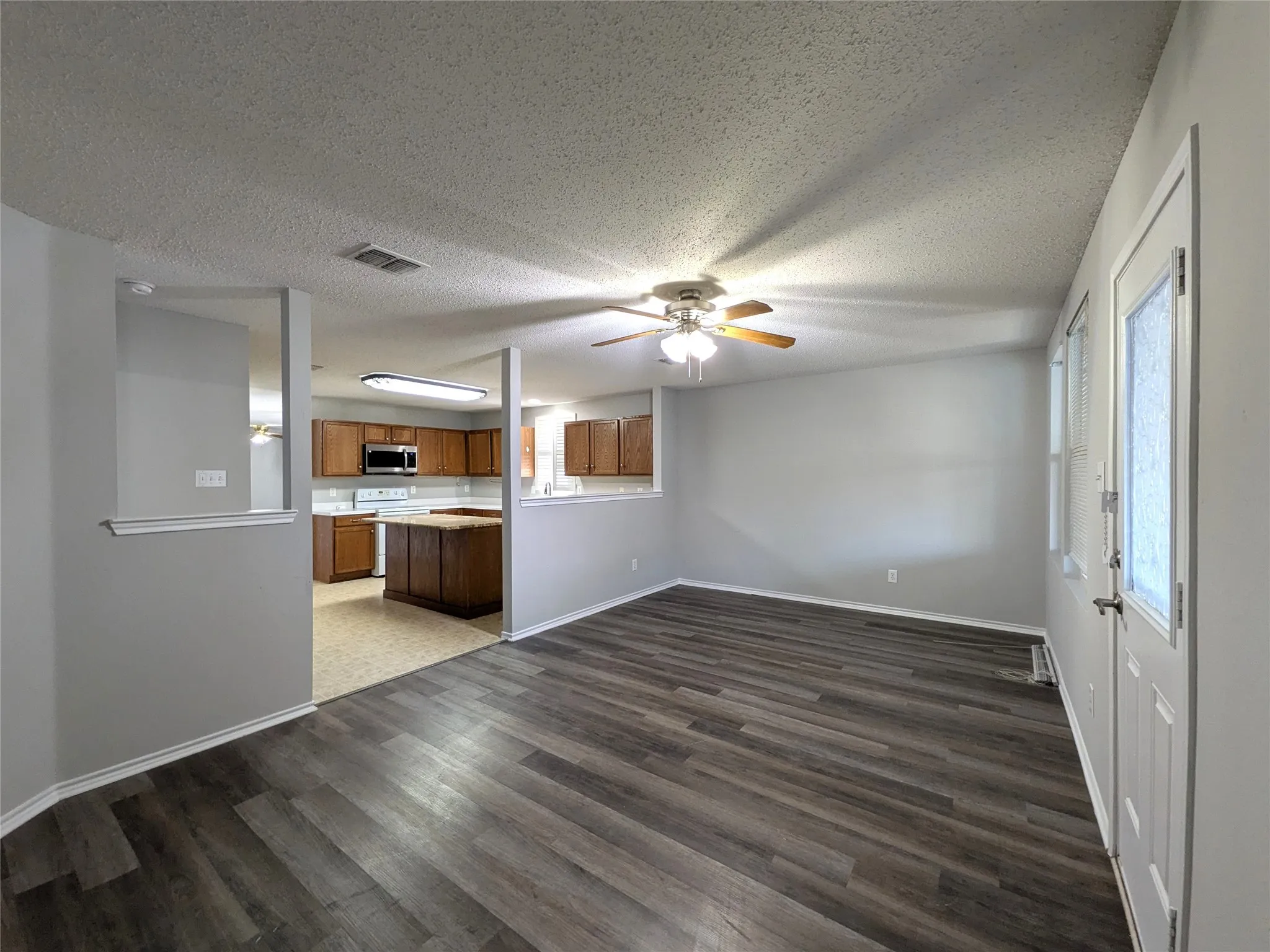 Single Family Residence For Rent in Denton County , 1736 Carolina Ridge Way, Fort Worth, Texas 76247, 4 Bedroom, 2 Bathroom, 2 Garage spaces, 2,093 Sqft, built in 2005, mls#21360841, Real Estate Agent in Fort Worth, Homes For Rent in Denton county, Homes For Rent in Fort Worth, Realtor in Fort Worth Texas, Real Estate Brokerage Independent Realty Texas, Luminita Cordes Realtor