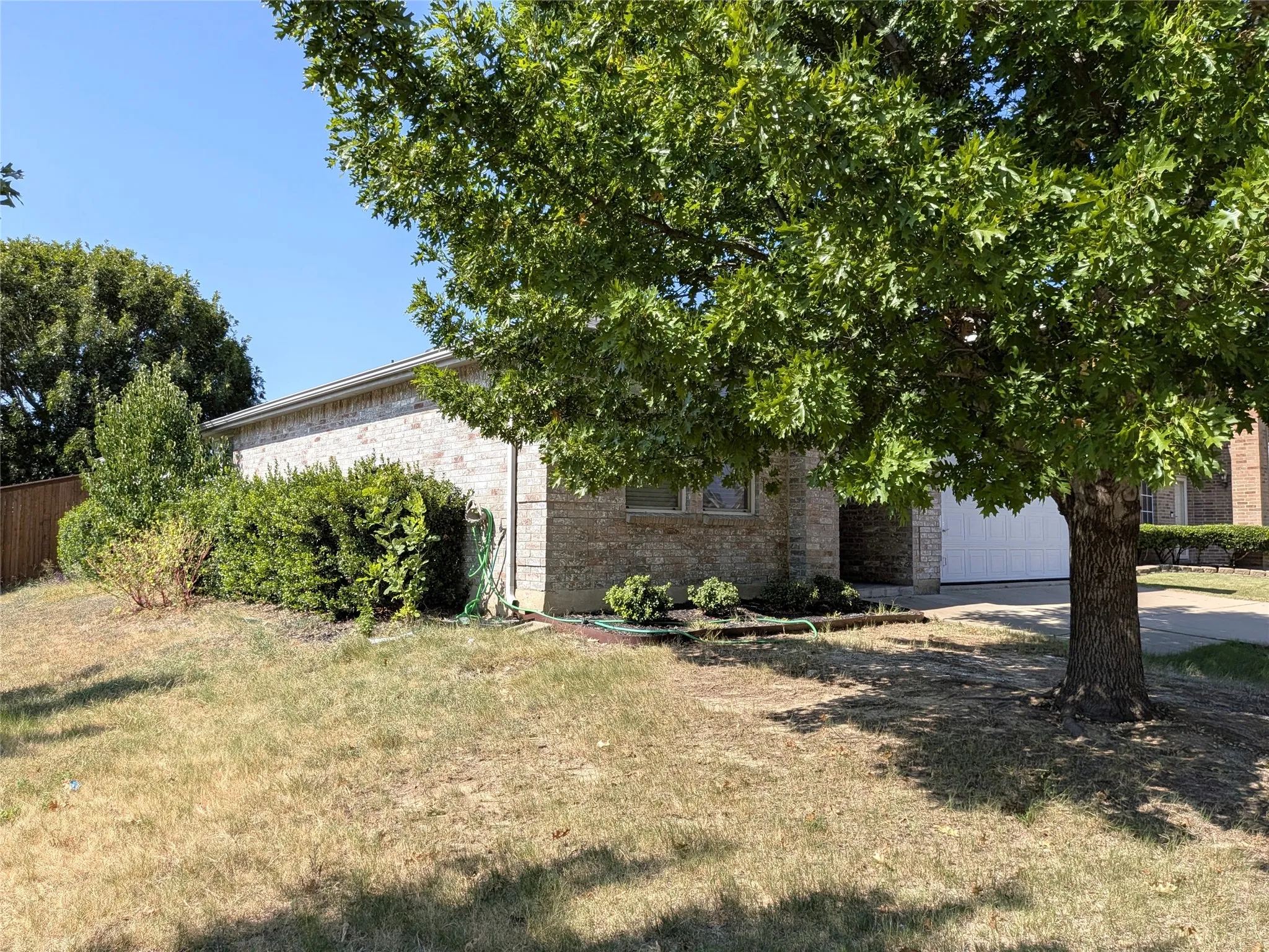 Single Family Residence For Rent in Denton County , 1736 Carolina Ridge Way, Fort Worth, Texas 76247, 4 Bedroom, 2 Bathroom, 2 Garage spaces, 2,093 Sqft, built in 2005, mls#21360841, Real Estate Agent in Fort Worth, Homes For Rent in Denton county, Homes For Rent in Fort Worth, Realtor in Fort Worth Texas, Real Estate Brokerage Independent Realty Texas, Luminita Cordes Realtor