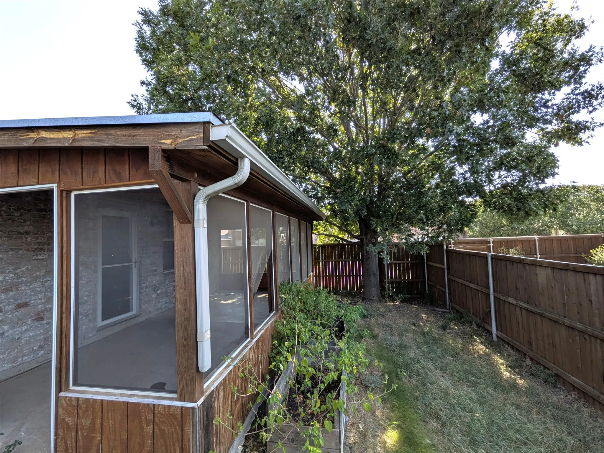Single Family Residence For Rent in Denton County , 1736 Carolina Ridge Way, Fort Worth, Texas 76247, 4 Bedroom, 2 Bathroom, 2 Garage spaces, 2,093 Sqft, built in 2005, mls#21360841, Real Estate Agent in Fort Worth, Homes For Rent in Denton county, Homes For Rent in Fort Worth, Realtor in Fort Worth Texas, Real Estate Brokerage Independent Realty Texas, Luminita Cordes Realtor