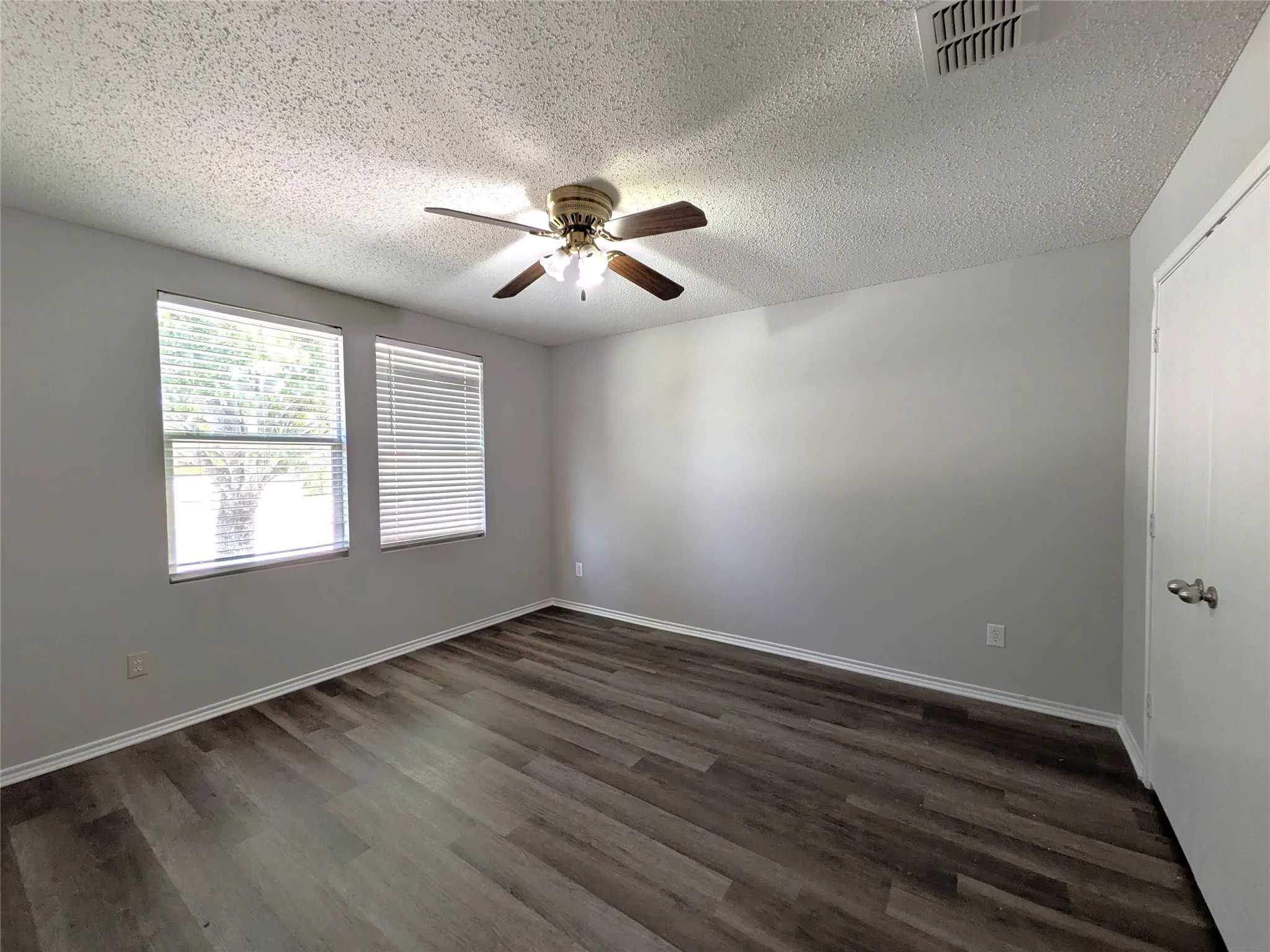 Single Family Residence For Rent in Denton County , 1736 Carolina Ridge Way, Fort Worth, Texas 76247, 4 Bedroom, 2 Bathroom, 2 Garage spaces, 2,093 Sqft, built in 2005, mls#21360841, Real Estate Agent in Fort Worth, Homes For Rent in Denton county, Homes For Rent in Fort Worth, Realtor in Fort Worth Texas, Real Estate Brokerage Independent Realty Texas, Luminita Cordes Realtor