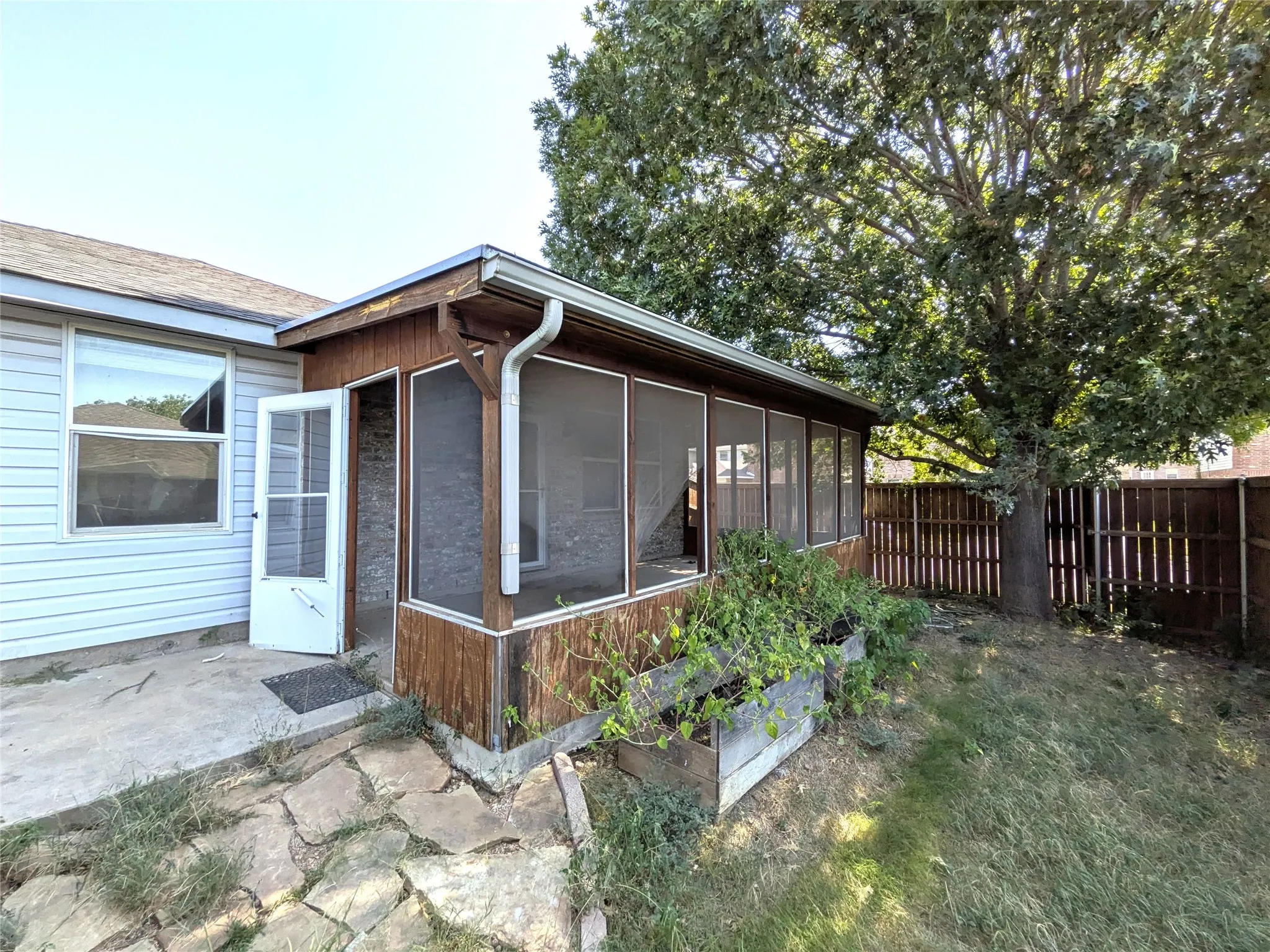 Single Family Residence For Rent in Denton County , 1736 Carolina Ridge Way, Fort Worth, Texas 76247, 4 Bedroom, 2 Bathroom, 2 Garage spaces, 2,093 Sqft, built in 2005, mls#21360841, Real Estate Agent in Fort Worth, Homes For Rent in Denton county, Homes For Rent in Fort Worth, Realtor in Fort Worth Texas, Real Estate Brokerage Independent Realty Texas, Luminita Cordes Realtor