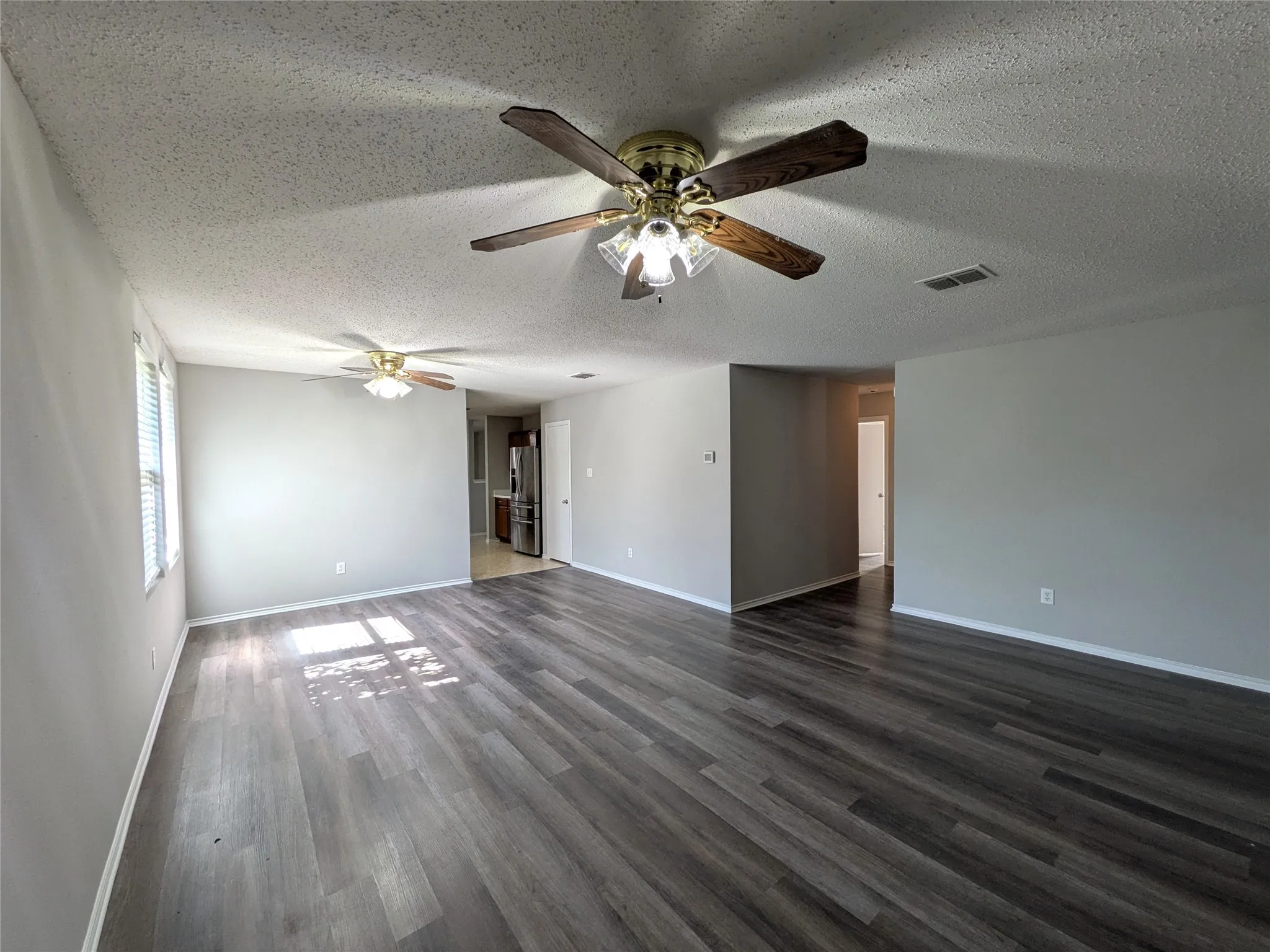 Single Family Residence For Rent in Denton County , 1736 Carolina Ridge Way, Fort Worth, Texas 76247, 4 Bedroom, 2 Bathroom, 2 Garage spaces, 2,093 Sqft, built in 2005, mls#21360841, Real Estate Agent in Fort Worth, Homes For Rent in Denton county, Homes For Rent in Fort Worth, Realtor in Fort Worth Texas, Real Estate Brokerage Independent Realty Texas, Luminita Cordes Realtor