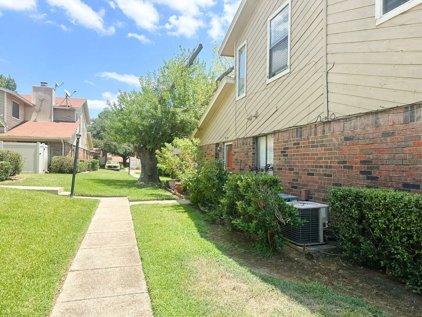 Condominium For Rent in Dallas County , 2240 TARPLEY Road 284, Carrollton, Texas 75006, 3 Bedroom, 2 Bathroom, Garage spaces, 1,083 Sqft, built in 1982, Price $1,895, mls#21360840, Real Estate Agent in Carrollton, Homes For Rent in Dallas county, Homes For Rent in Carrollton, Realtor in Carrollton Texas, Real Estate Brokerage Independent Realty Texas, Luminita Cordes Realtor