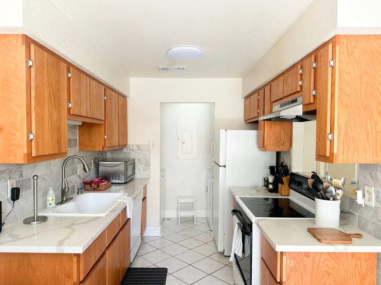 Condominium For Rent in Dallas County , 2240 TARPLEY Road 284, Carrollton, Texas 75006, 3 Bedroom, 2 Bathroom, Garage spaces, 1,083 Sqft, built in 1982, Price $1,895, mls#21360840, Real Estate Agent in Carrollton, Homes For Rent in Dallas county, Homes For Rent in Carrollton, Realtor in Carrollton Texas, Real Estate Brokerage Independent Realty Texas, Luminita Cordes Realtor