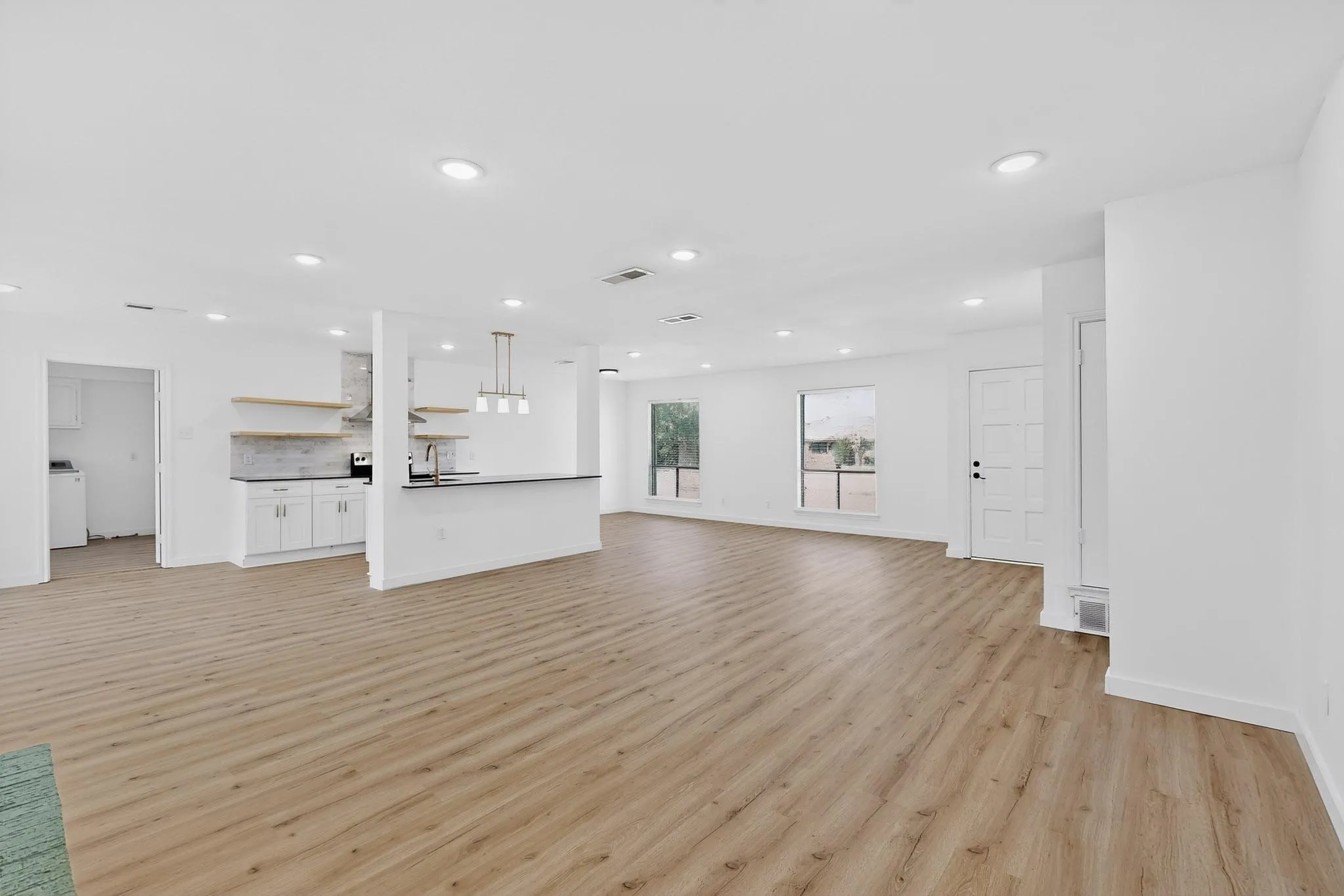 Single Family Residence For Rent in Dallas County , 400 Casa Bello Court, Irving, Texas 75062, 3 Bedroom, 2 Bathroom, 2 Garage spaces, 1,862 Sqft, built in 1966, mls#21360835, Real Estate Agent in Irving, Homes For Rent in Dallas county, Homes For Rent in Irving, Realtor in Irving Texas, Real Estate Brokerage Independent Realty Texas, Luminita Cordes Realtor