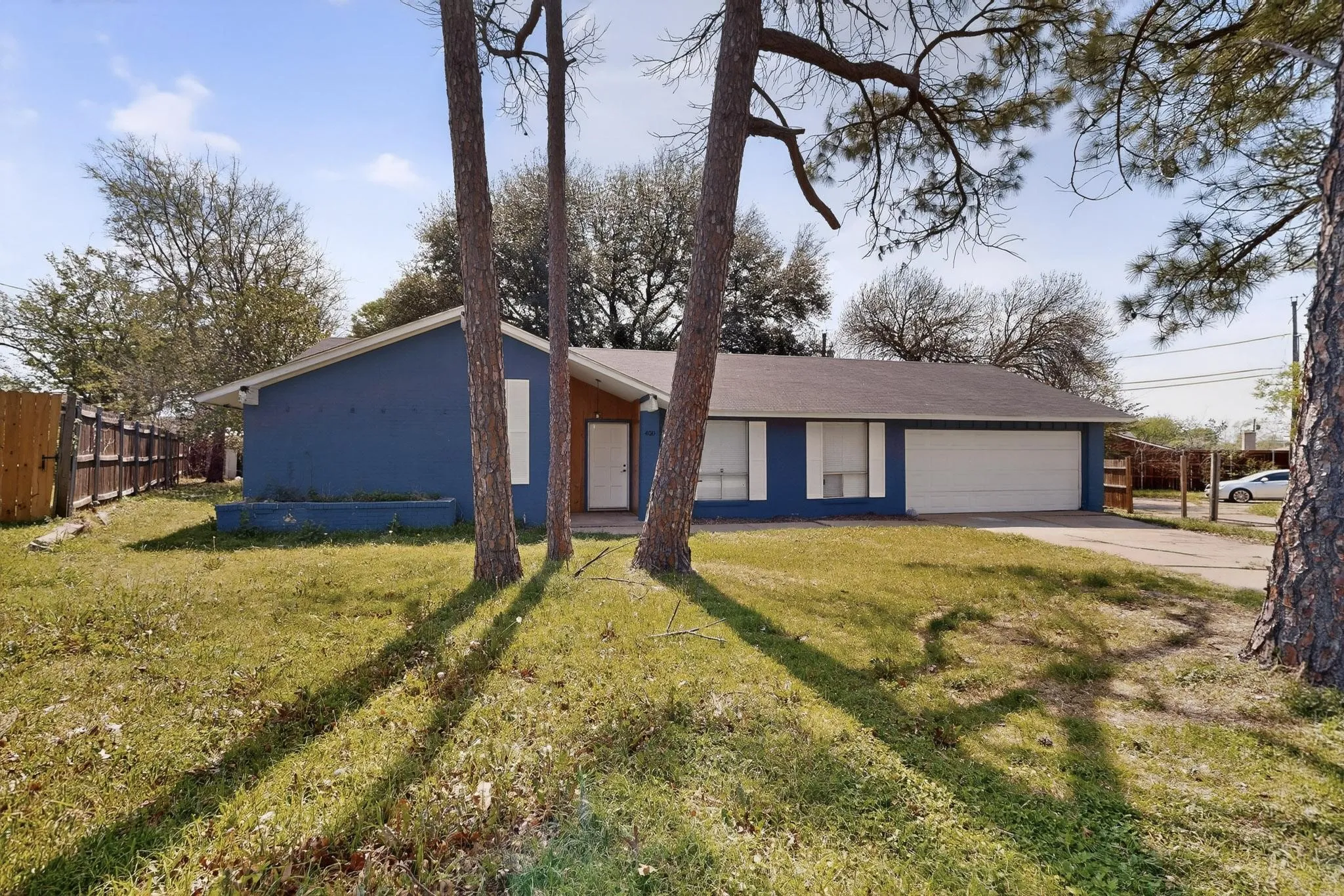 Single Family Residence For Rent in Dallas County , 400 Casa Bello Court, Irving, Texas 75062, 3 Bedroom, 2 Bathroom, 2 Garage spaces, 1,862 Sqft, built in 1966, mls#21360835, Real Estate Agent in Irving, Homes For Rent in Dallas county, Homes For Rent in Irving, Realtor in Irving Texas, Real Estate Brokerage Independent Realty Texas, Luminita Cordes Realtor
