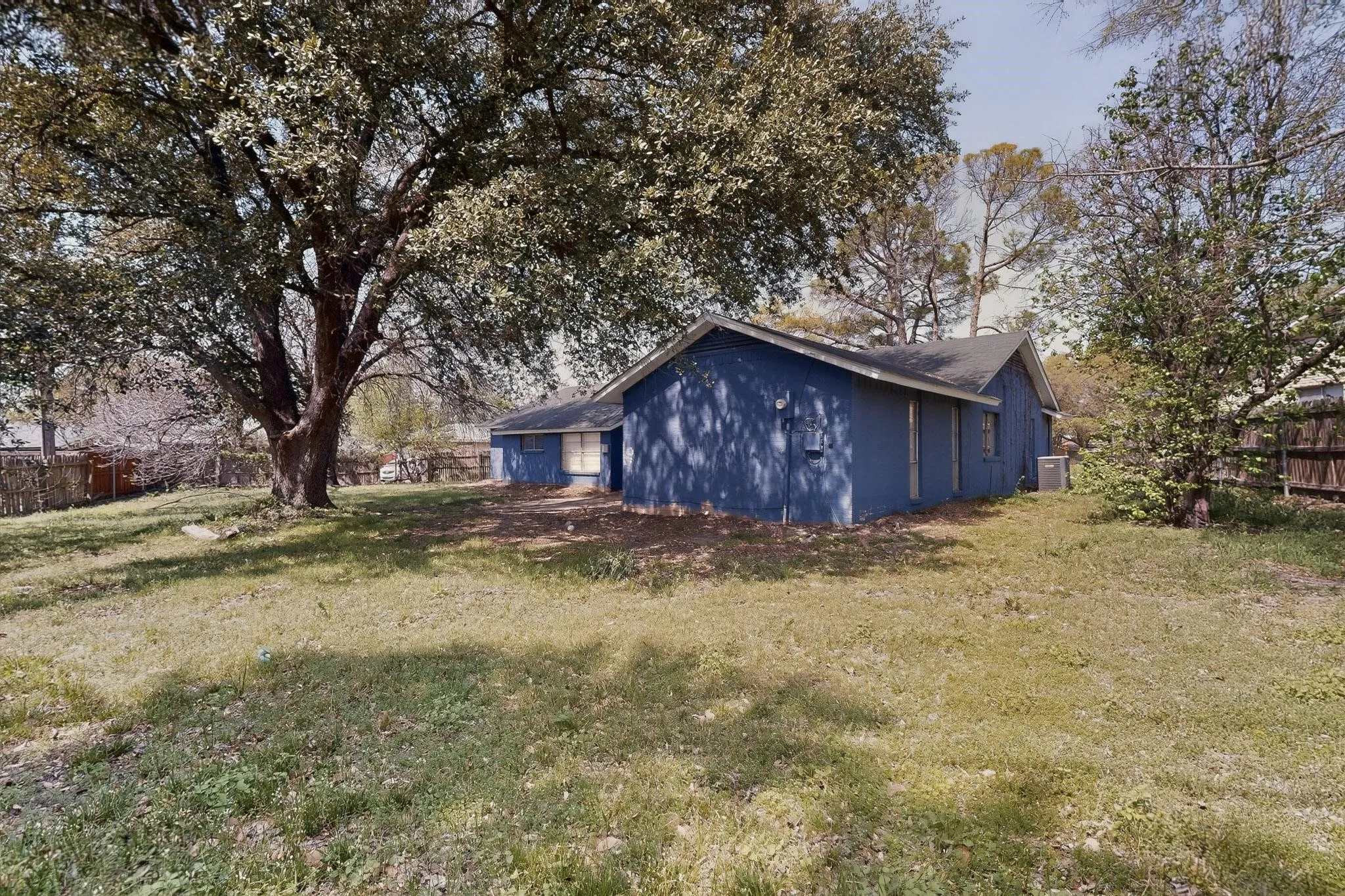 Single Family Residence For Rent in Dallas County , 400 Casa Bello Court, Irving, Texas 75062, 3 Bedroom, 2 Bathroom, 2 Garage spaces, 1,862 Sqft, built in 1966, mls#21360835, Real Estate Agent in Irving, Homes For Rent in Dallas county, Homes For Rent in Irving, Realtor in Irving Texas, Real Estate Brokerage Independent Realty Texas, Luminita Cordes Realtor