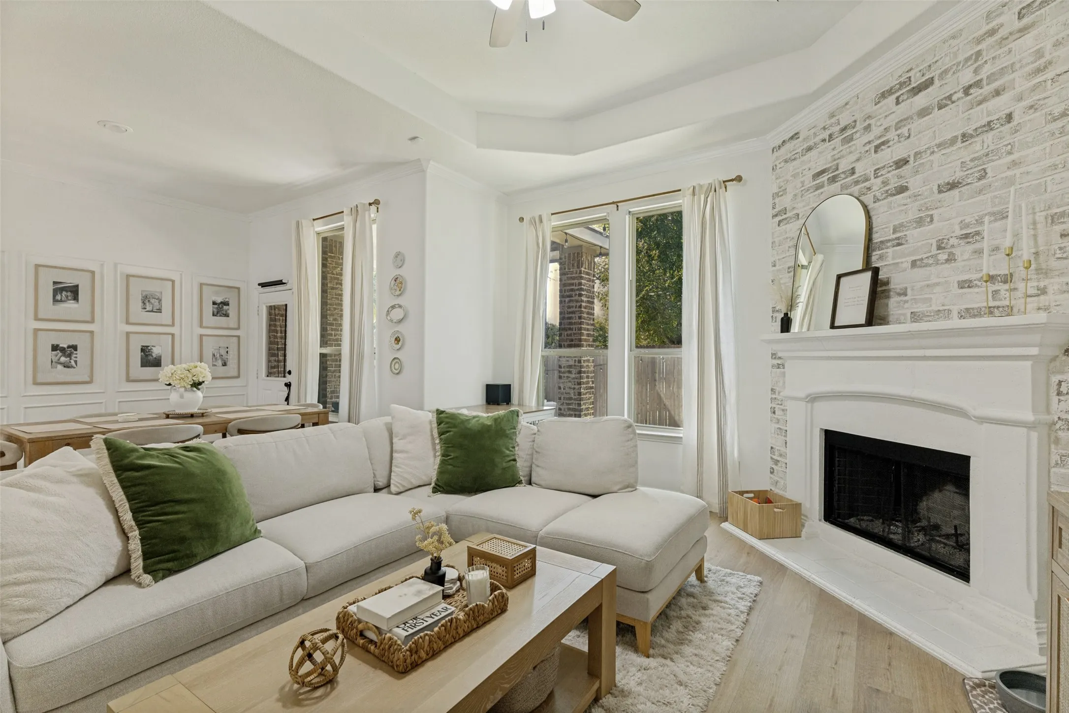 Tray ceiling with recessed lighting