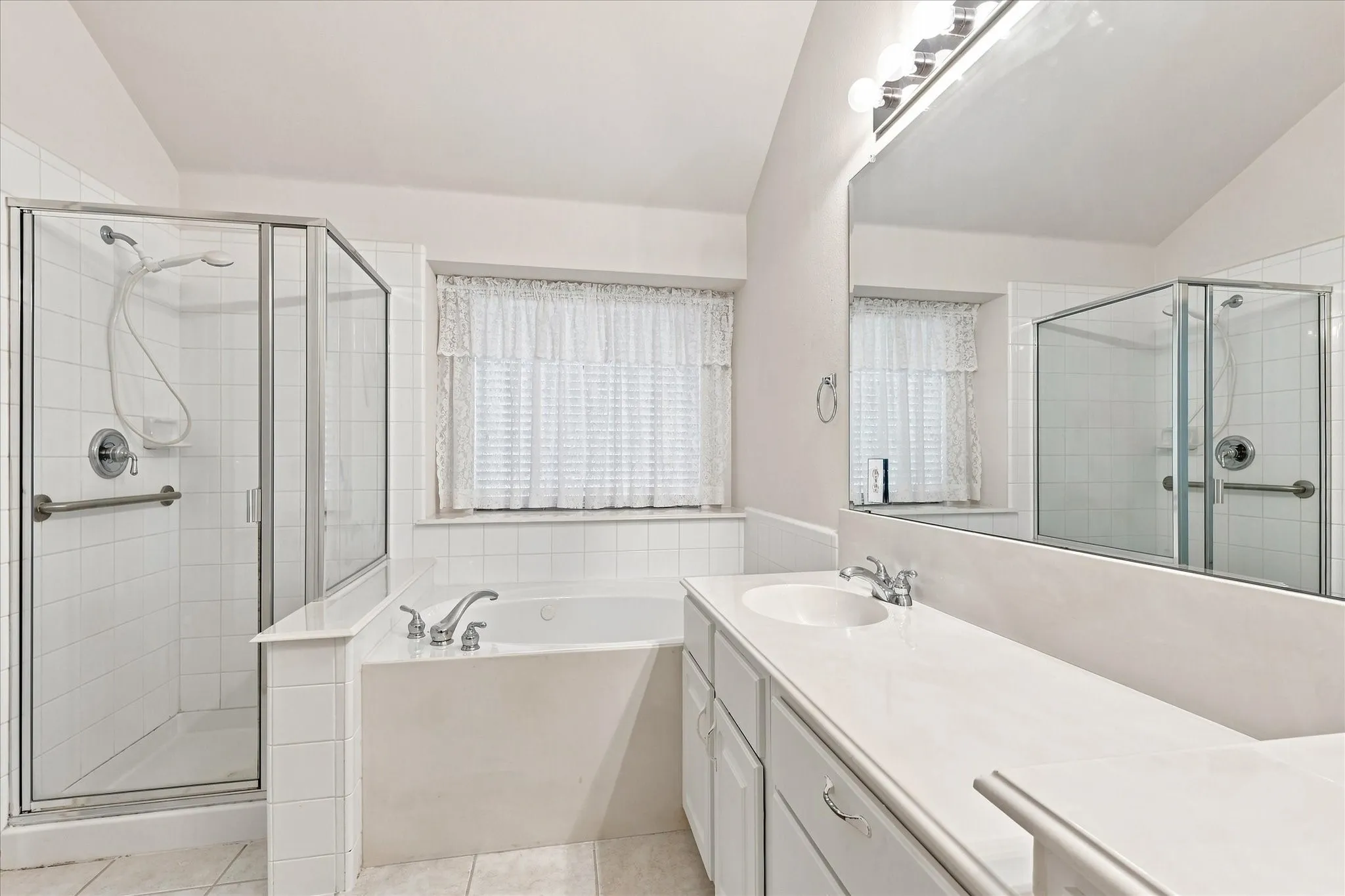 Single Family Residence For Sale in Denton County , 2806 Warwick Drive, Corinth, Texas 76210, 3 Bedroom, 2 Bathroom, 2 Garage spaces, 2,031 Sqft, built in 2001, mls#21360832, Real Estate Agent in Corinth, Homes For Sale in Denton county, Homes For Sale in Corinth, Realtor in Corinth Texas, Real Estate Brokerage Independent Realty Texas, Luminita Cordes Realtor
