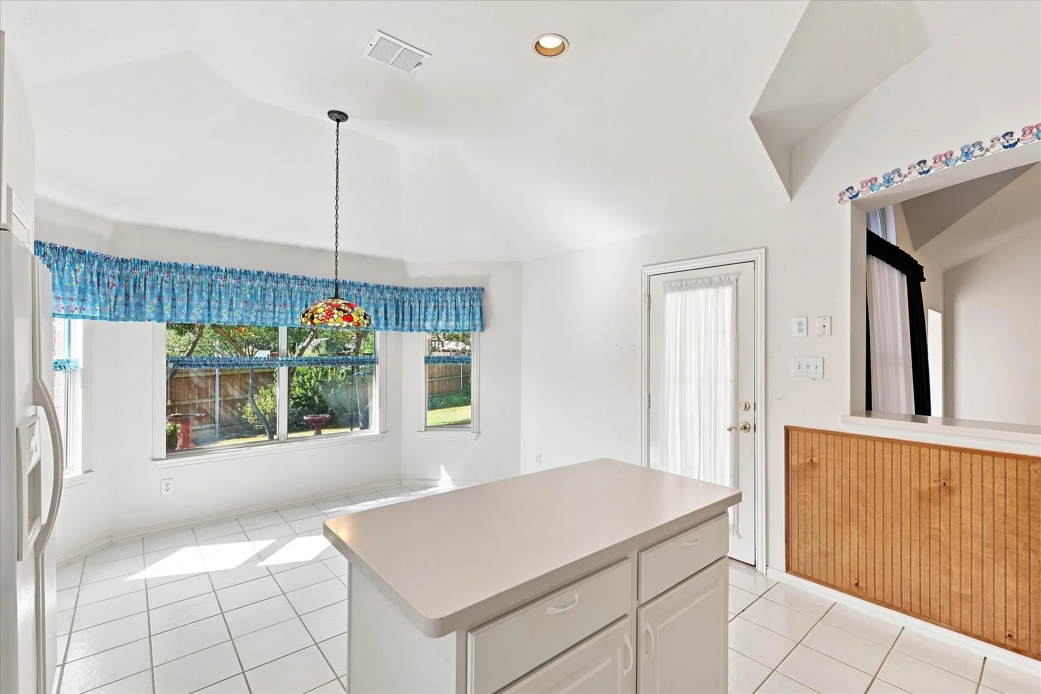 Single Family Residence For Sale in Denton County , 2806 Warwick Drive, Corinth, Texas 76210, 3 Bedroom, 2 Bathroom, 2 Garage spaces, 2,031 Sqft, built in 2001, mls#21360832, Real Estate Agent in Corinth, Homes For Sale in Denton county, Homes For Sale in Corinth, Realtor in Corinth Texas, Real Estate Brokerage Independent Realty Texas, Luminita Cordes Realtor