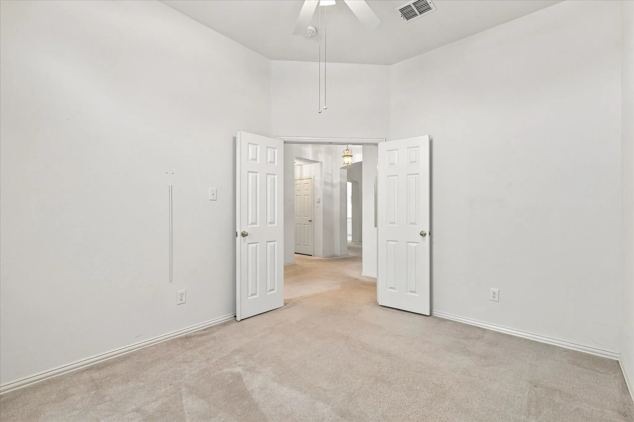 Single Family Residence For Sale in Denton County , 2806 Warwick Drive, Corinth, Texas 76210, 3 Bedroom, 2 Bathroom, 2 Garage spaces, 2,031 Sqft, built in 2001, mls#21360832, Real Estate Agent in Corinth, Homes For Sale in Denton county, Homes For Sale in Corinth, Realtor in Corinth Texas, Real Estate Brokerage Independent Realty Texas, Luminita Cordes Realtor