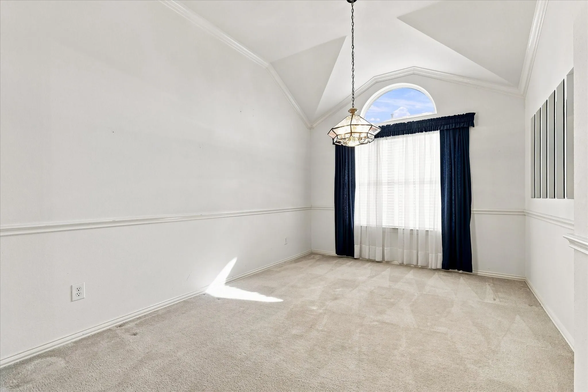 Single Family Residence For Sale in Denton County , 2806 Warwick Drive, Corinth, Texas 76210, 3 Bedroom, 2 Bathroom, 2 Garage spaces, 2,031 Sqft, built in 2001, mls#21360832, Real Estate Agent in Corinth, Homes For Sale in Denton county, Homes For Sale in Corinth, Realtor in Corinth Texas, Real Estate Brokerage Independent Realty Texas, Luminita Cordes Realtor