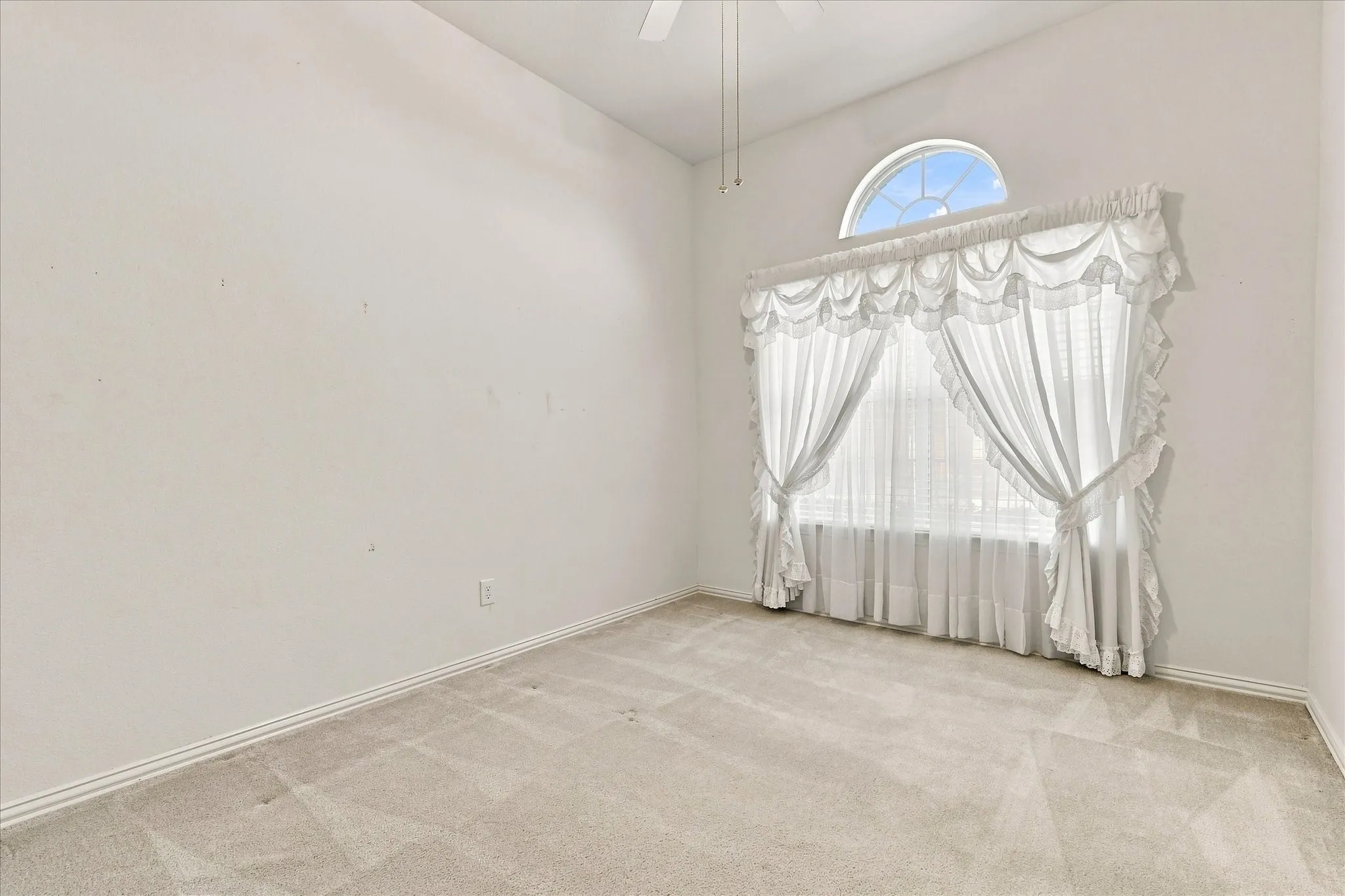 Single Family Residence For Sale in Denton County , 2806 Warwick Drive, Corinth, Texas 76210, 3 Bedroom, 2 Bathroom, 2 Garage spaces, 2,031 Sqft, built in 2001, mls#21360832, Real Estate Agent in Corinth, Homes For Sale in Denton county, Homes For Sale in Corinth, Realtor in Corinth Texas, Real Estate Brokerage Independent Realty Texas, Luminita Cordes Realtor