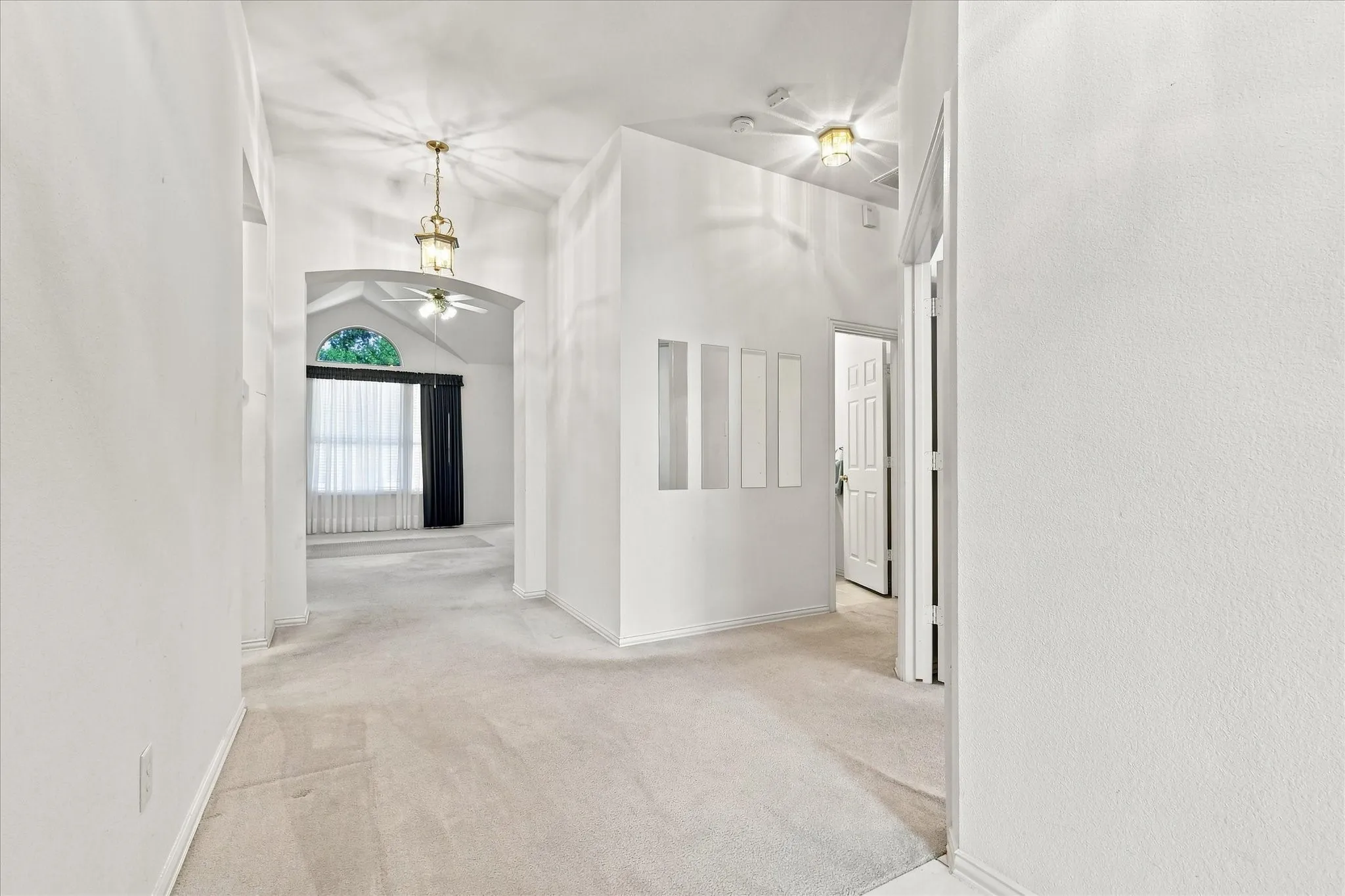 Single Family Residence For Sale in Denton County , 2806 Warwick Drive, Corinth, Texas 76210, 3 Bedroom, 2 Bathroom, 2 Garage spaces, 2,031 Sqft, built in 2001, mls#21360832, Real Estate Agent in Corinth, Homes For Sale in Denton county, Homes For Sale in Corinth, Realtor in Corinth Texas, Real Estate Brokerage Independent Realty Texas, Luminita Cordes Realtor