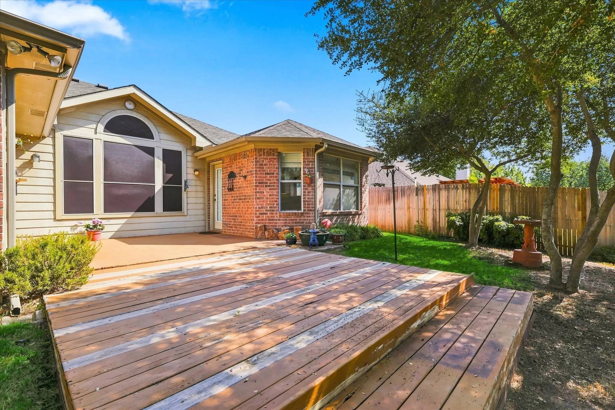 Single Family Residence For Sale in Denton County , 2806 Warwick Drive, Corinth, Texas 76210, 3 Bedroom, 2 Bathroom, 2 Garage spaces, 2,031 Sqft, built in 2001, mls#21360832, Real Estate Agent in Corinth, Homes For Sale in Denton county, Homes For Sale in Corinth, Realtor in Corinth Texas, Real Estate Brokerage Independent Realty Texas, Luminita Cordes Realtor
